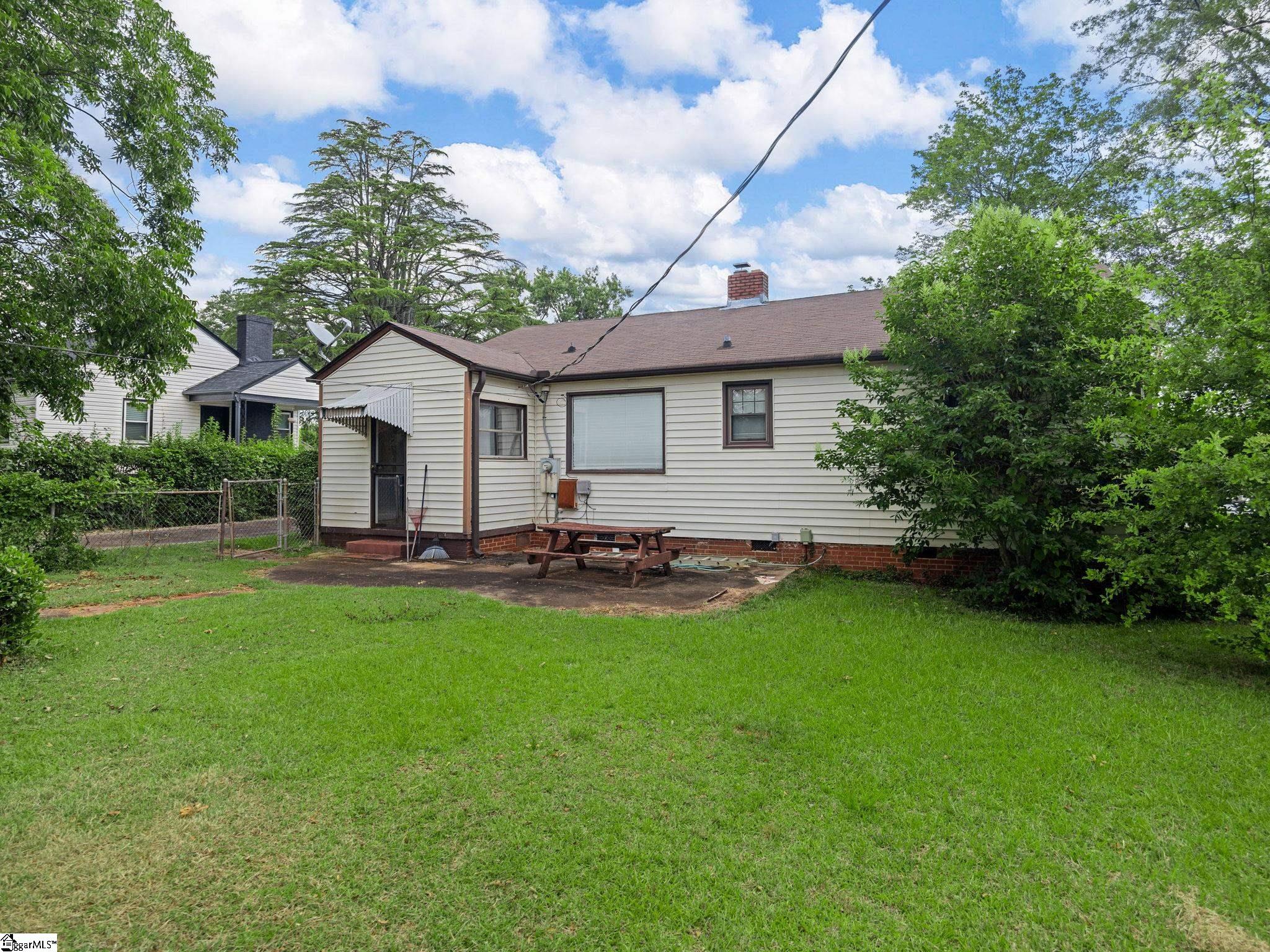 228 Charlesworth Avenue Spartanburg, SC 29306