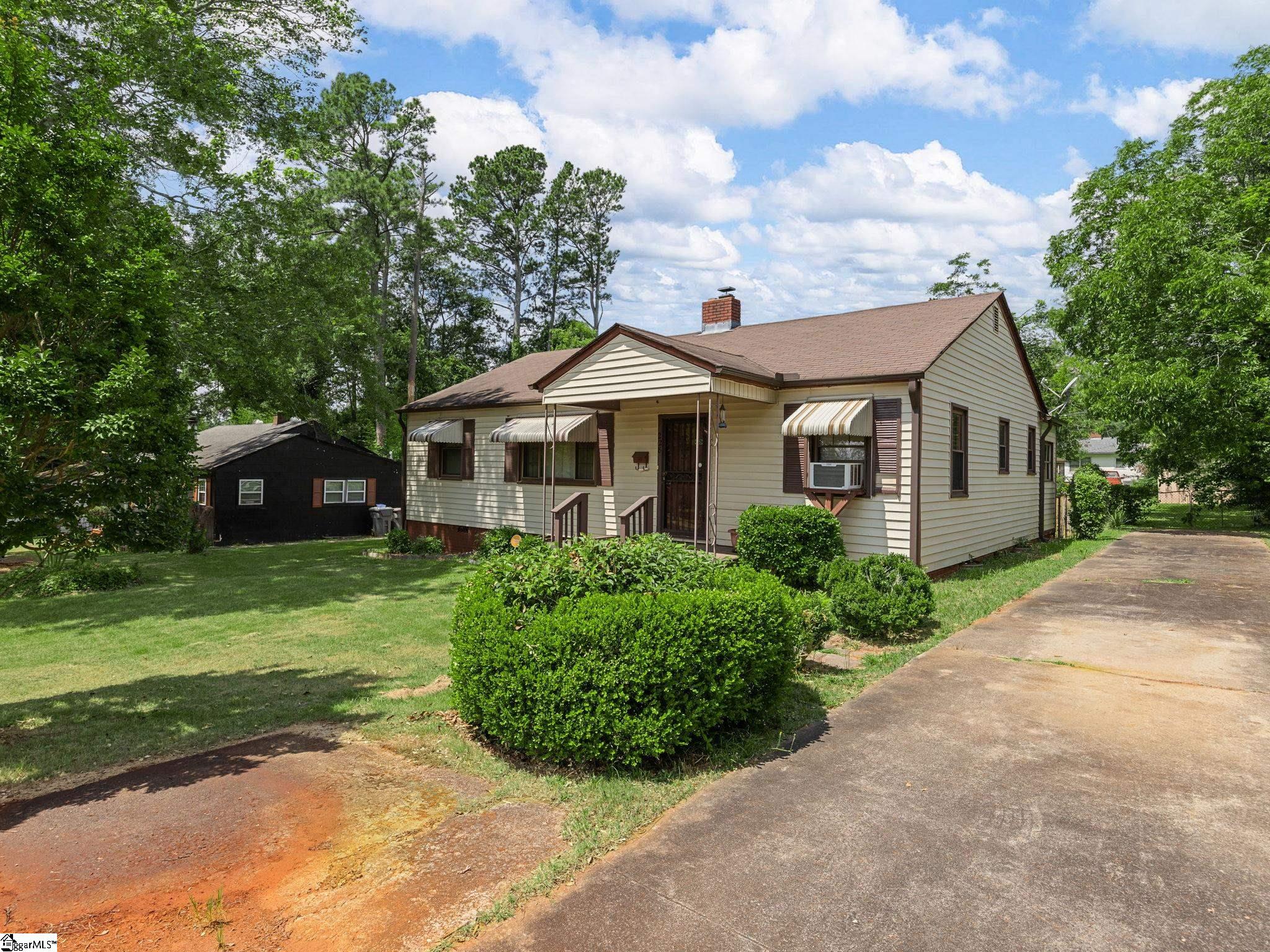 228 Charlesworth Avenue Spartanburg, SC 29306