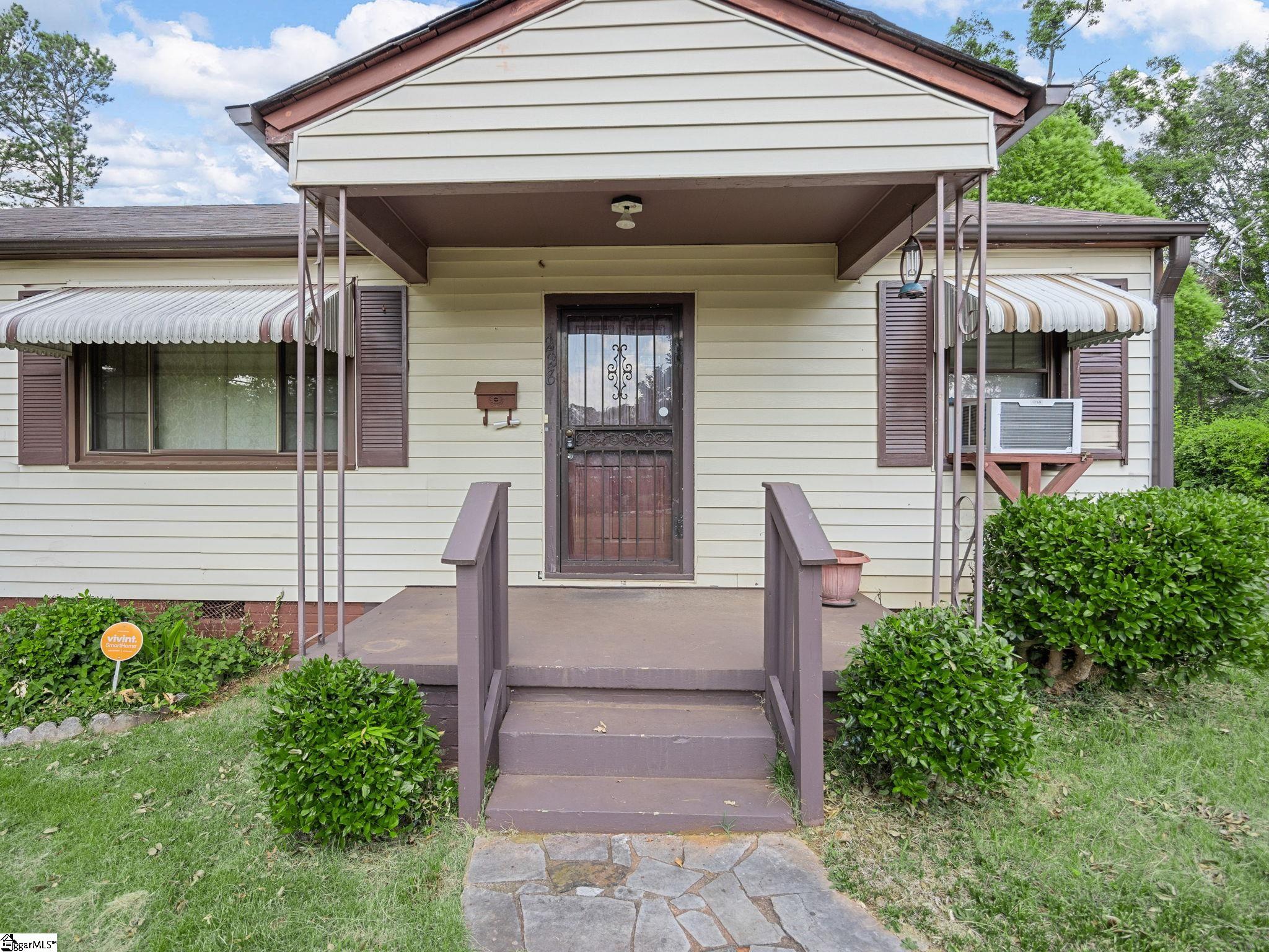 228 Charlesworth Avenue Spartanburg, SC 29306