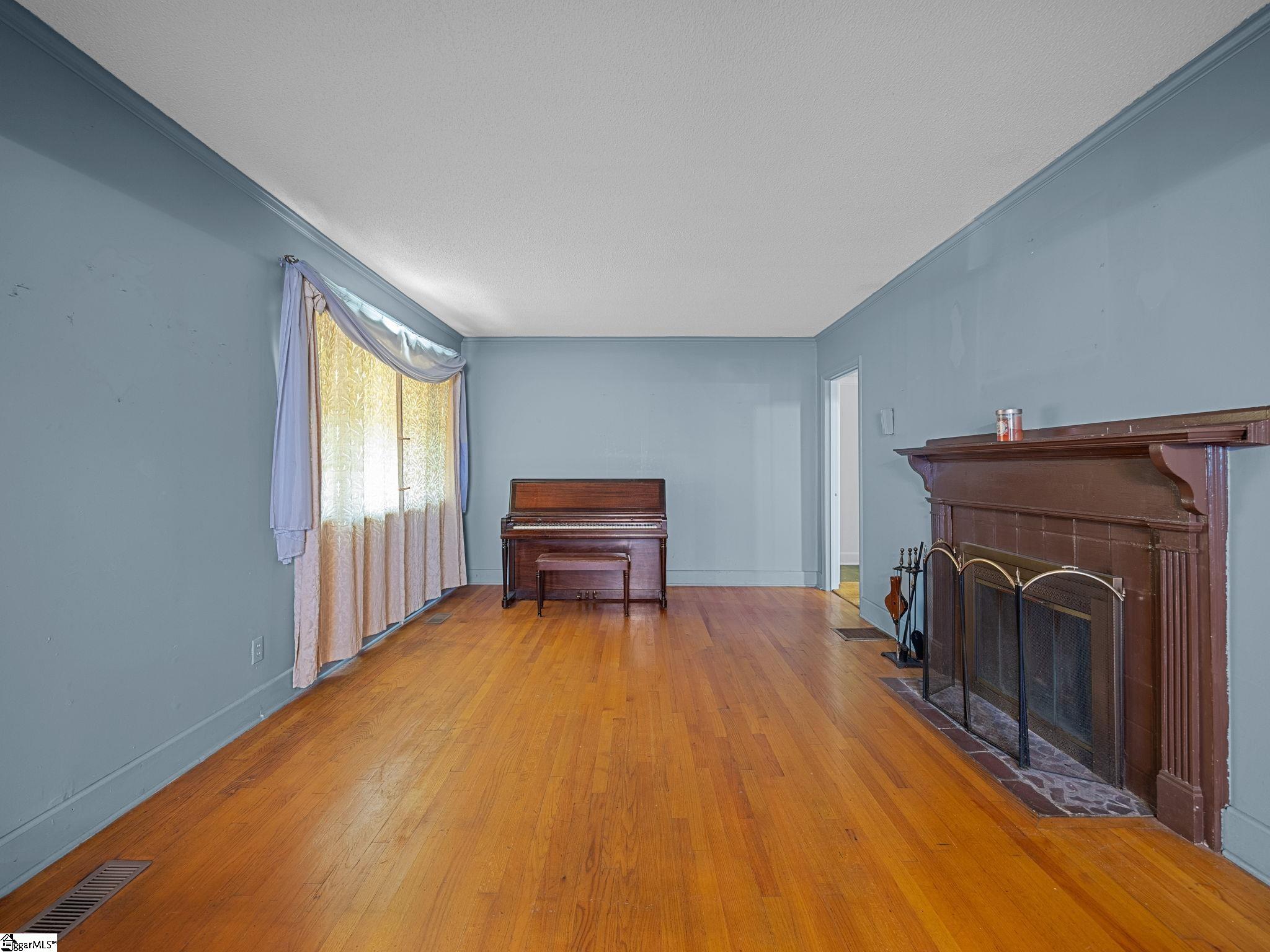 228 Charlesworth Avenue Spartanburg, SC 29306