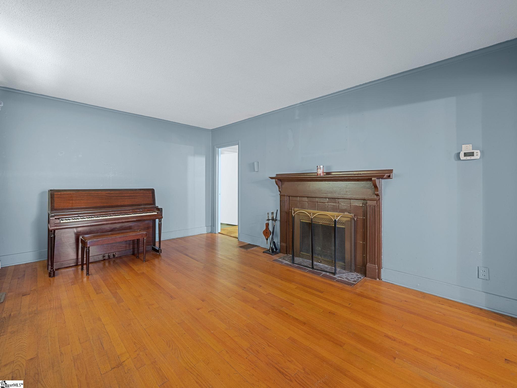 228 Charlesworth Avenue Spartanburg, SC 29306