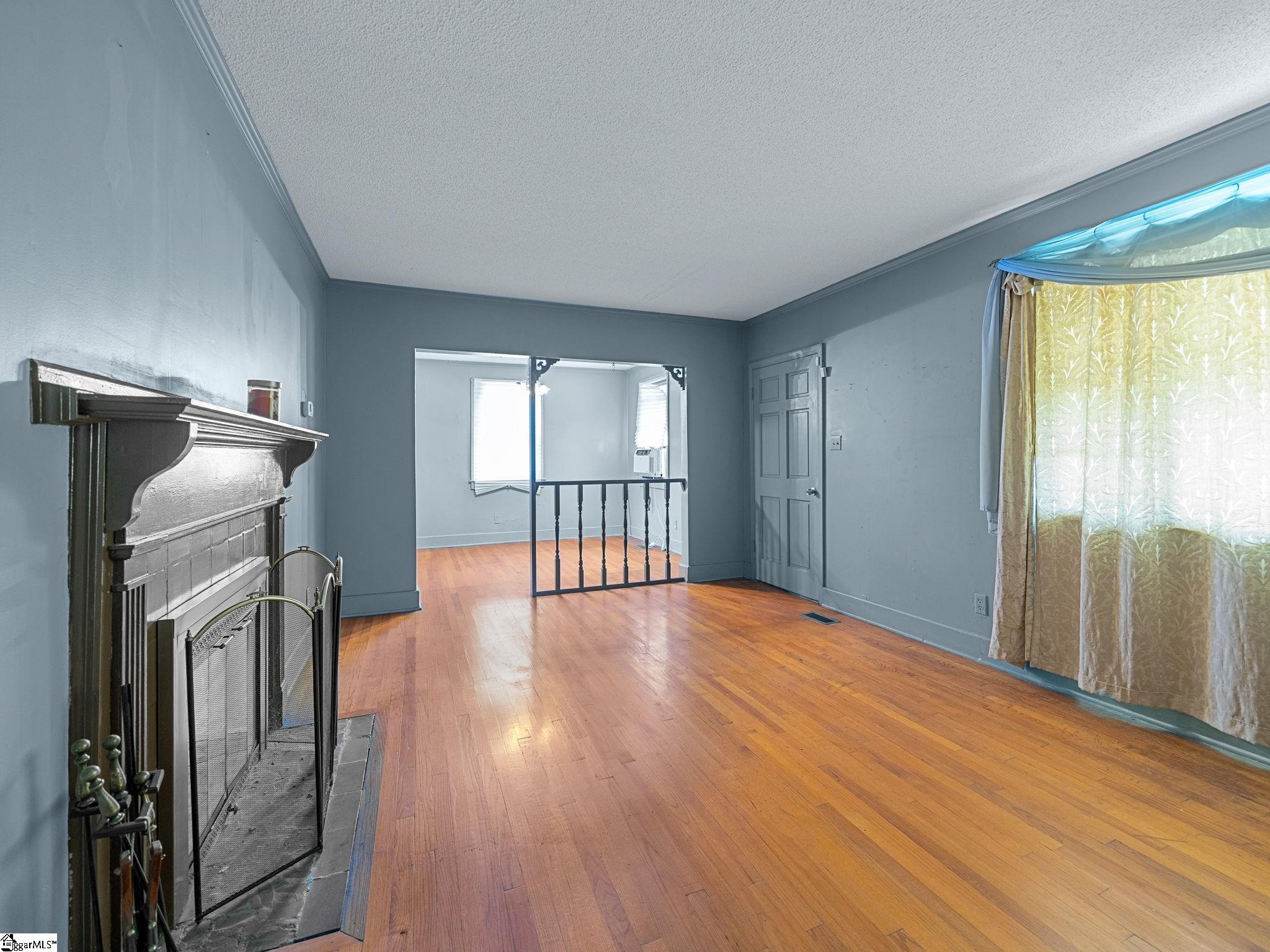 228 Charlesworth Avenue Spartanburg, SC 29306