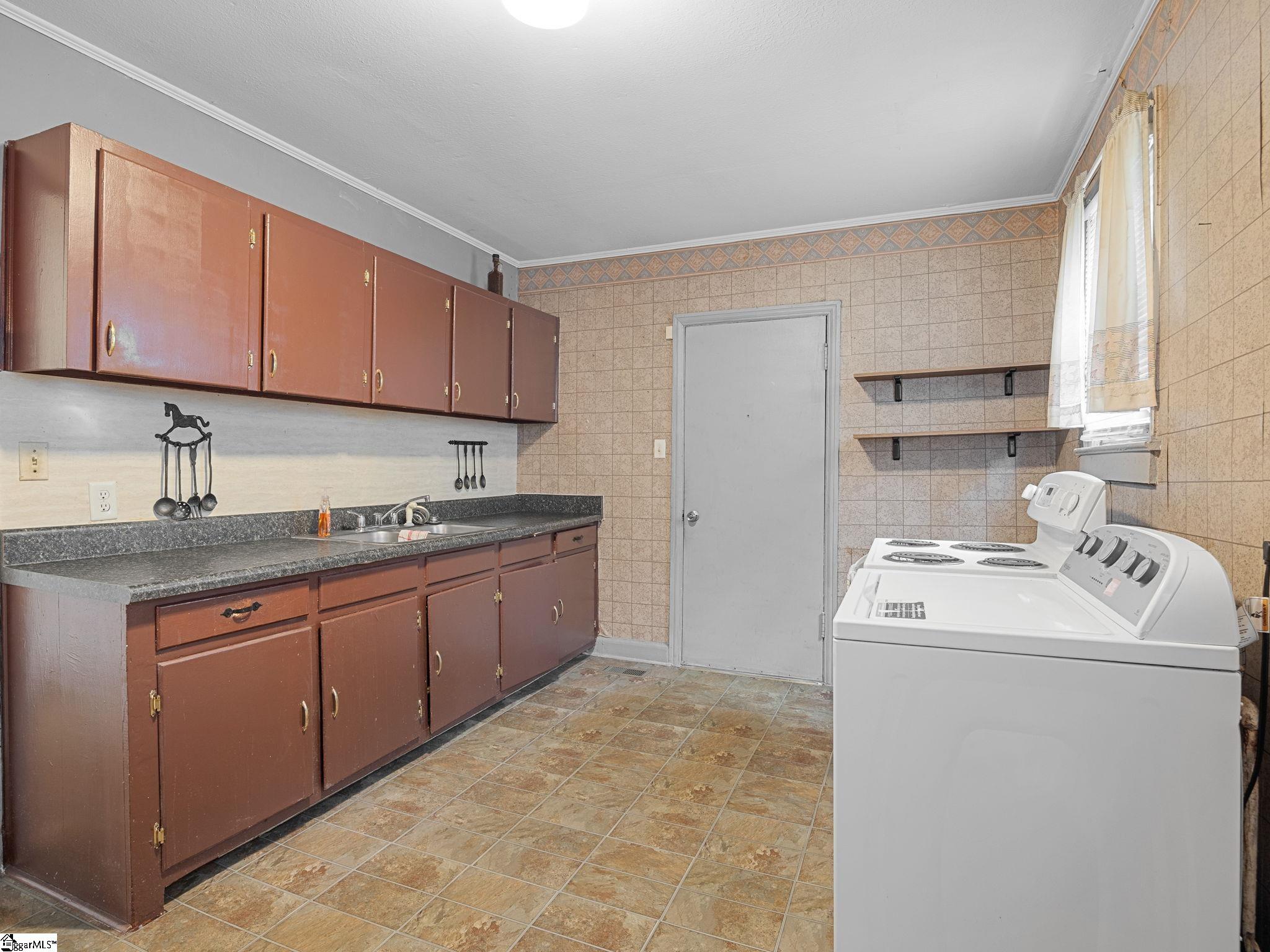 228 Charlesworth Avenue Spartanburg, SC 29306