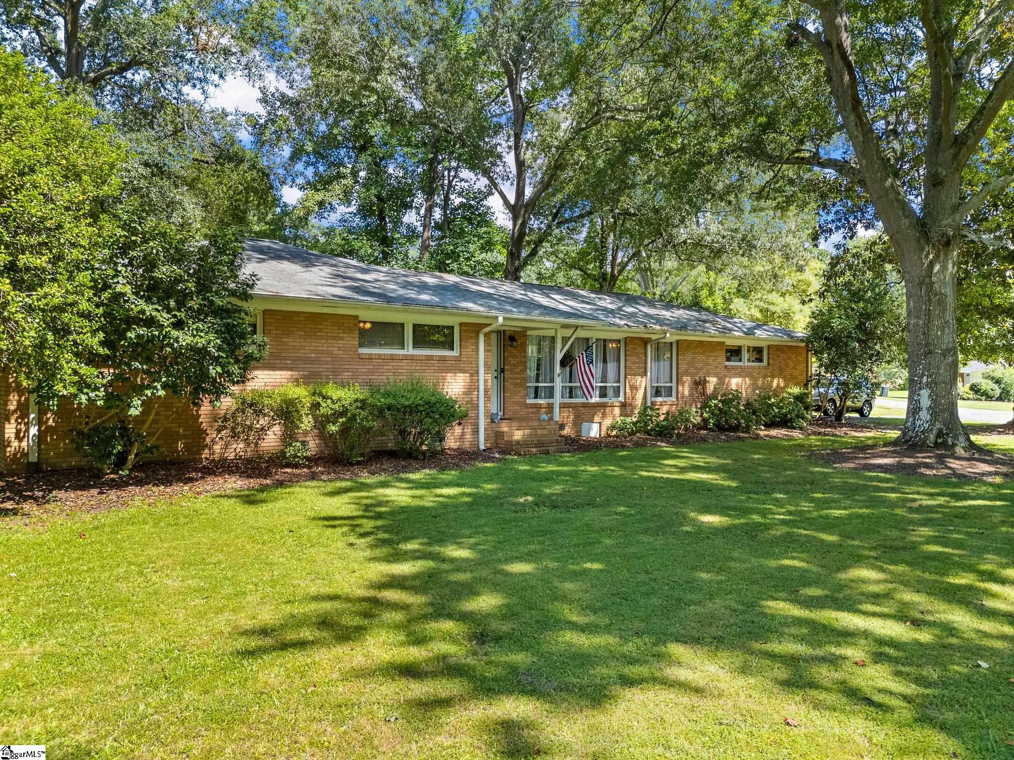 126 Spring Valley Drive Spartanburg, SC 29301