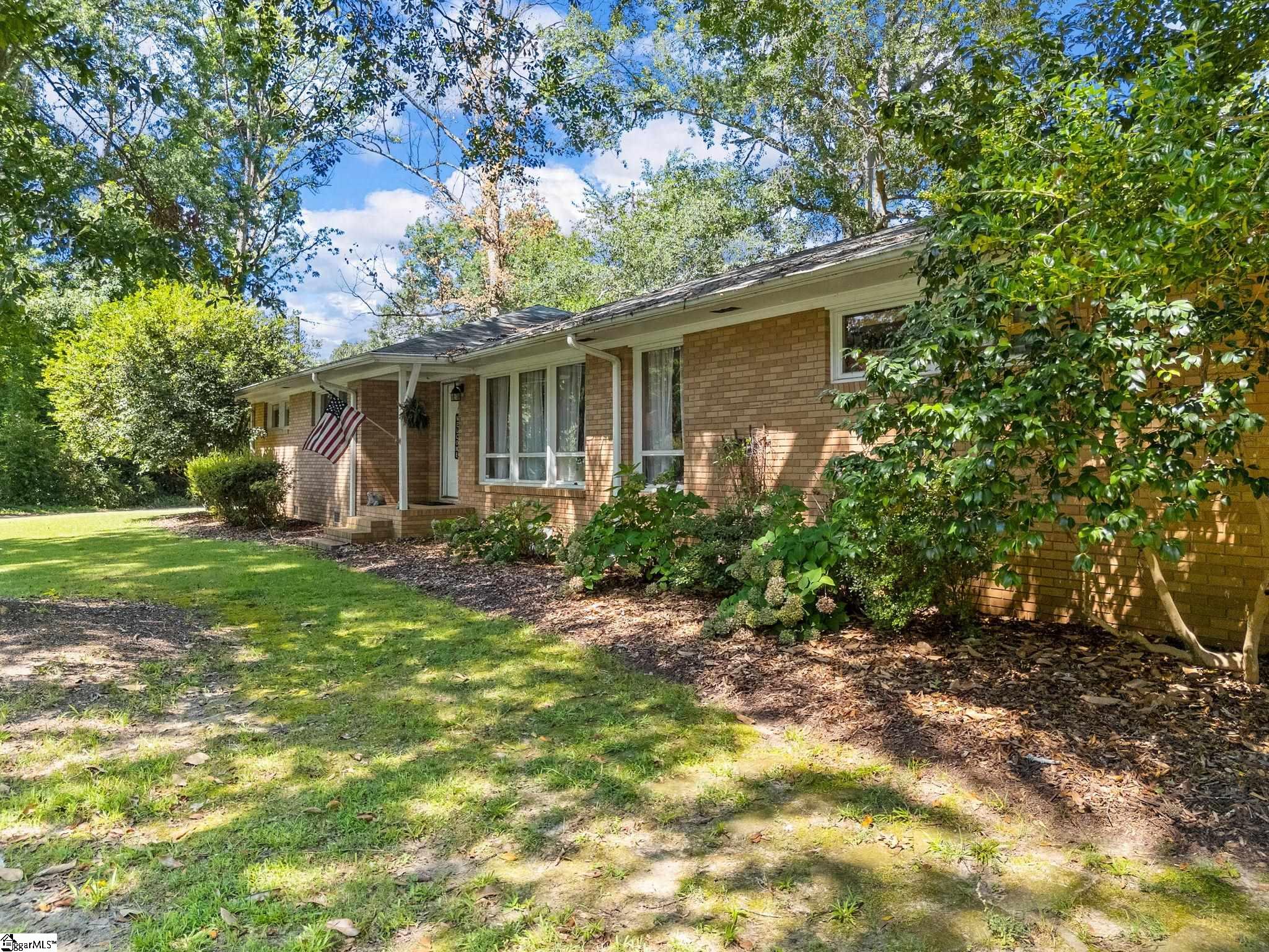126 Spring Valley Drive Spartanburg, SC 29301