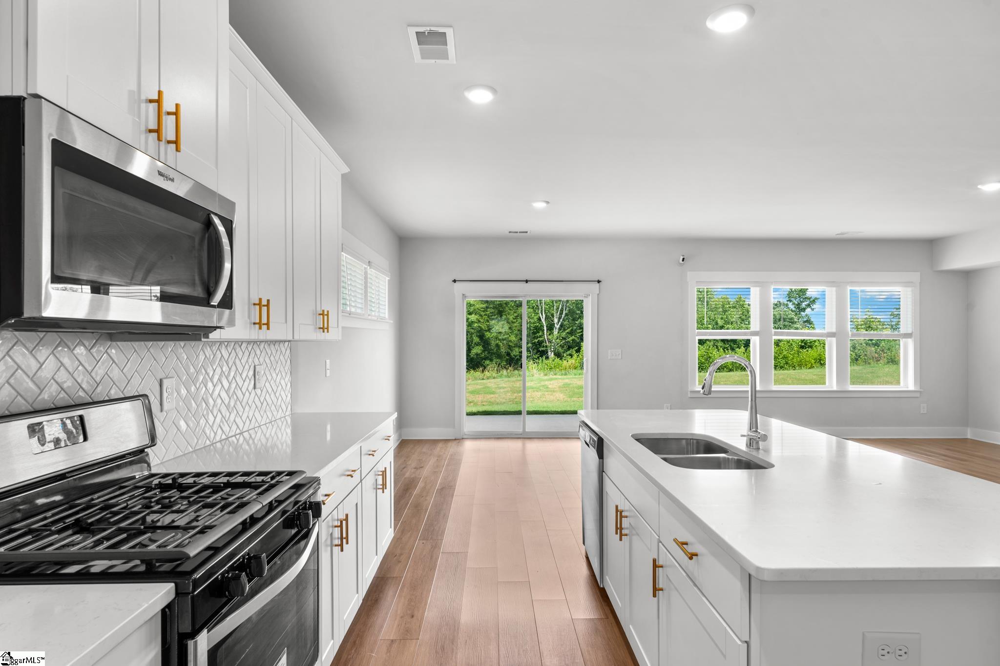 30 Shorncliffe Road Simpsonville, SC 29680