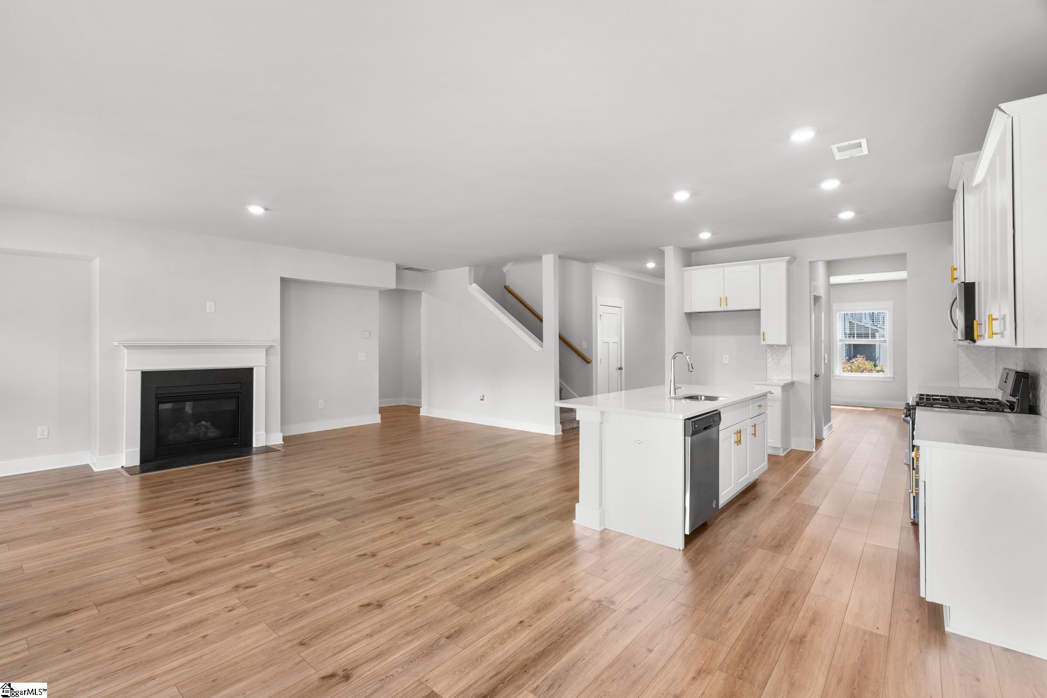 30 Shorncliffe Road Simpsonville, SC 29680