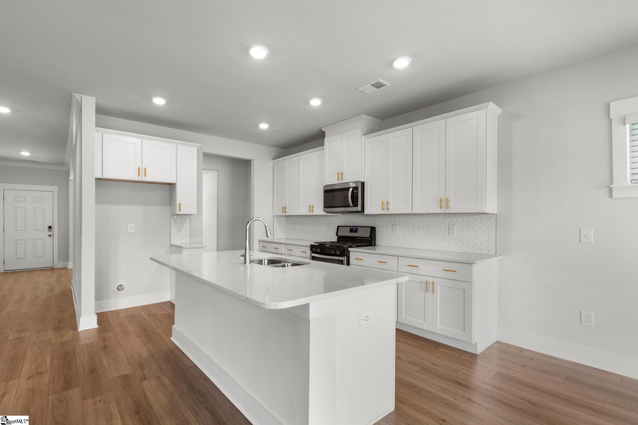 30 Shorncliffe Road Simpsonville, SC 29680