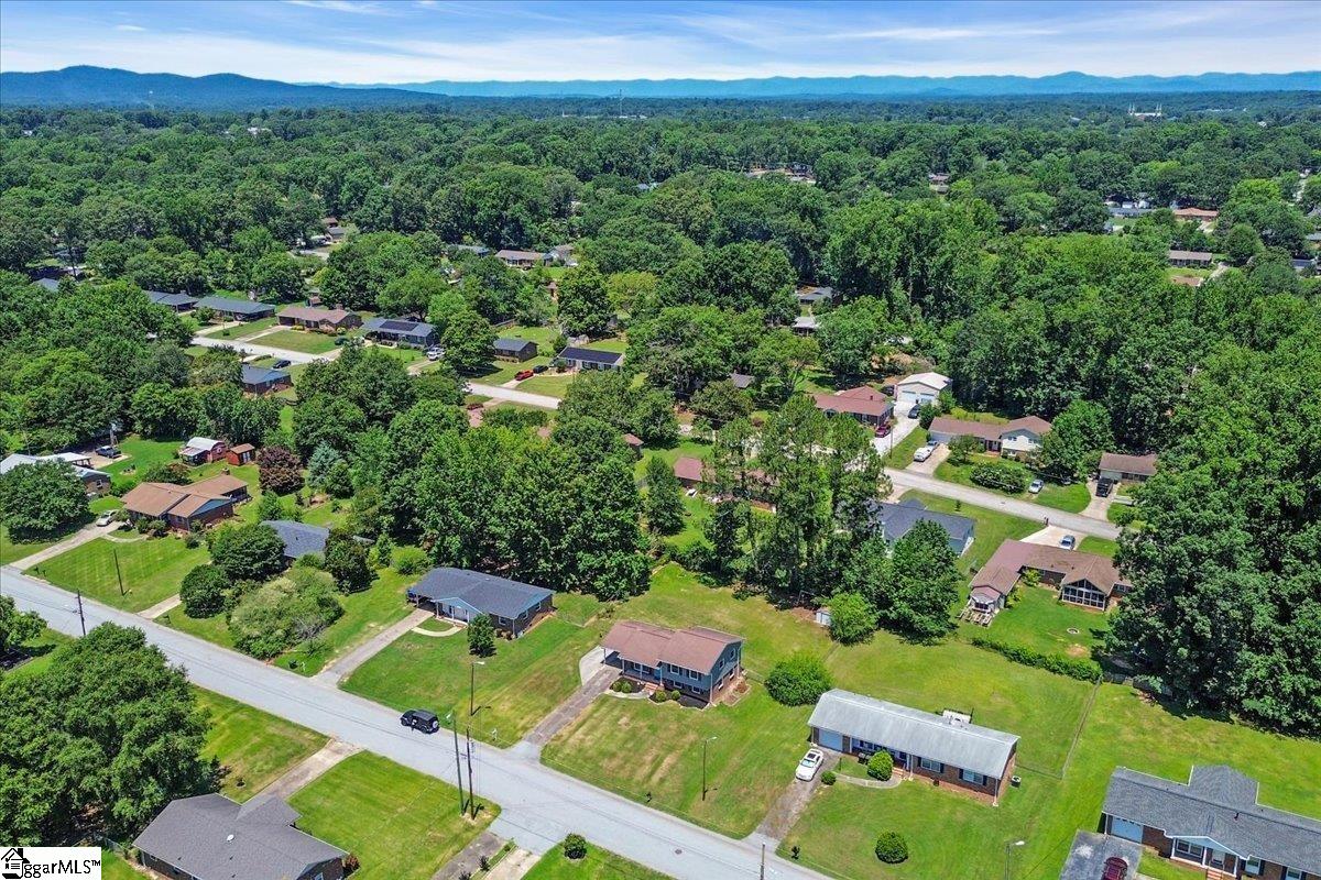 25 Amy Lane Taylors, SC 29687