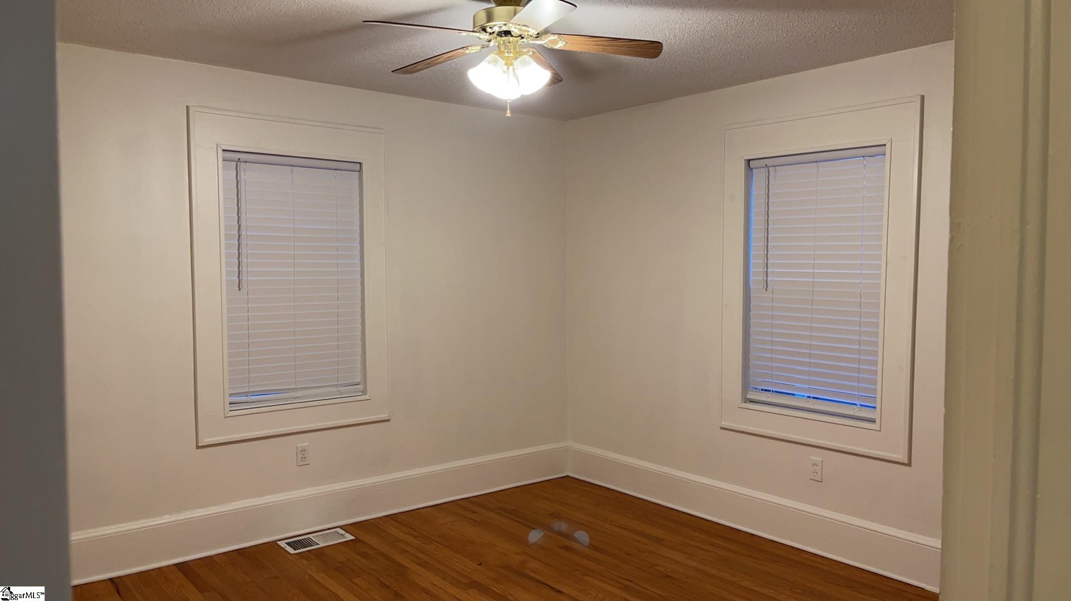 16 Underwood Avenue Greenville, SC 29607