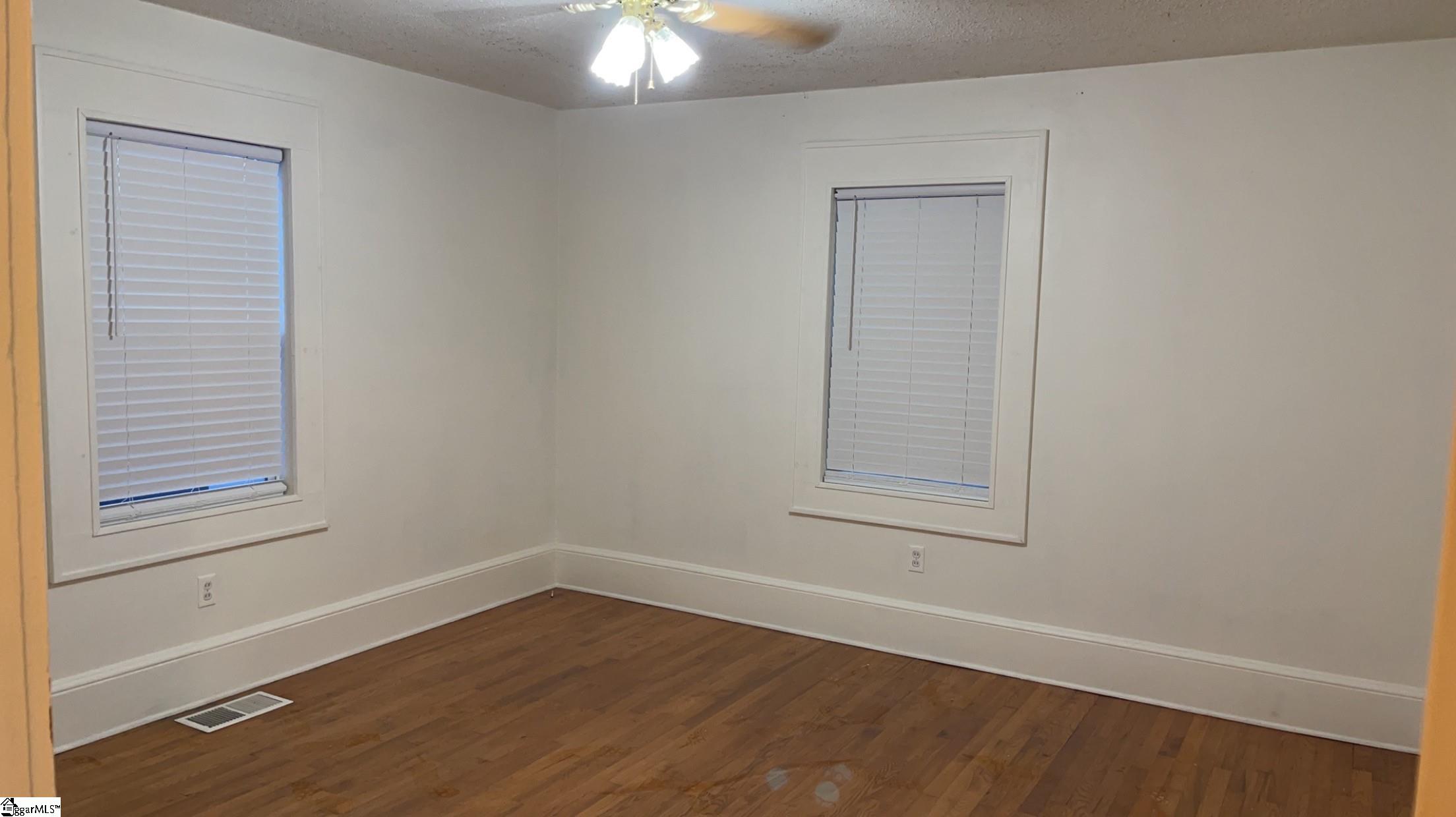 16 Underwood Avenue Greenville, SC 29607
