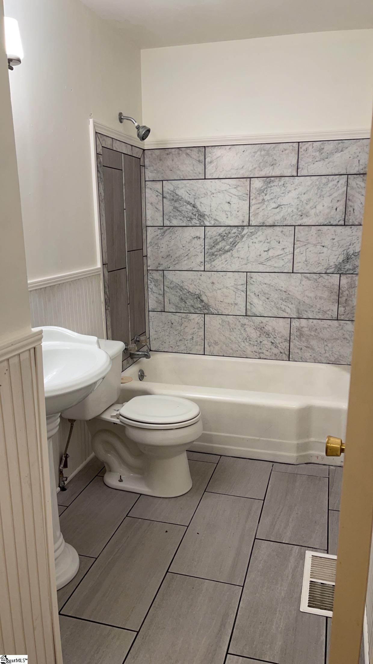 16 Underwood Avenue Greenville, SC 29607