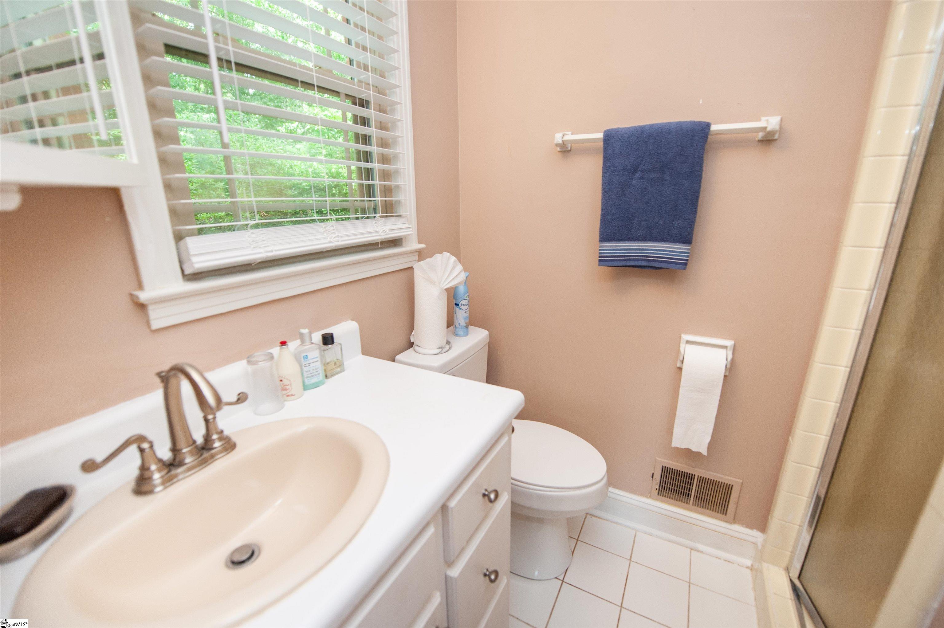 147 Hillbrook Drive Spartanburg, SC 29307