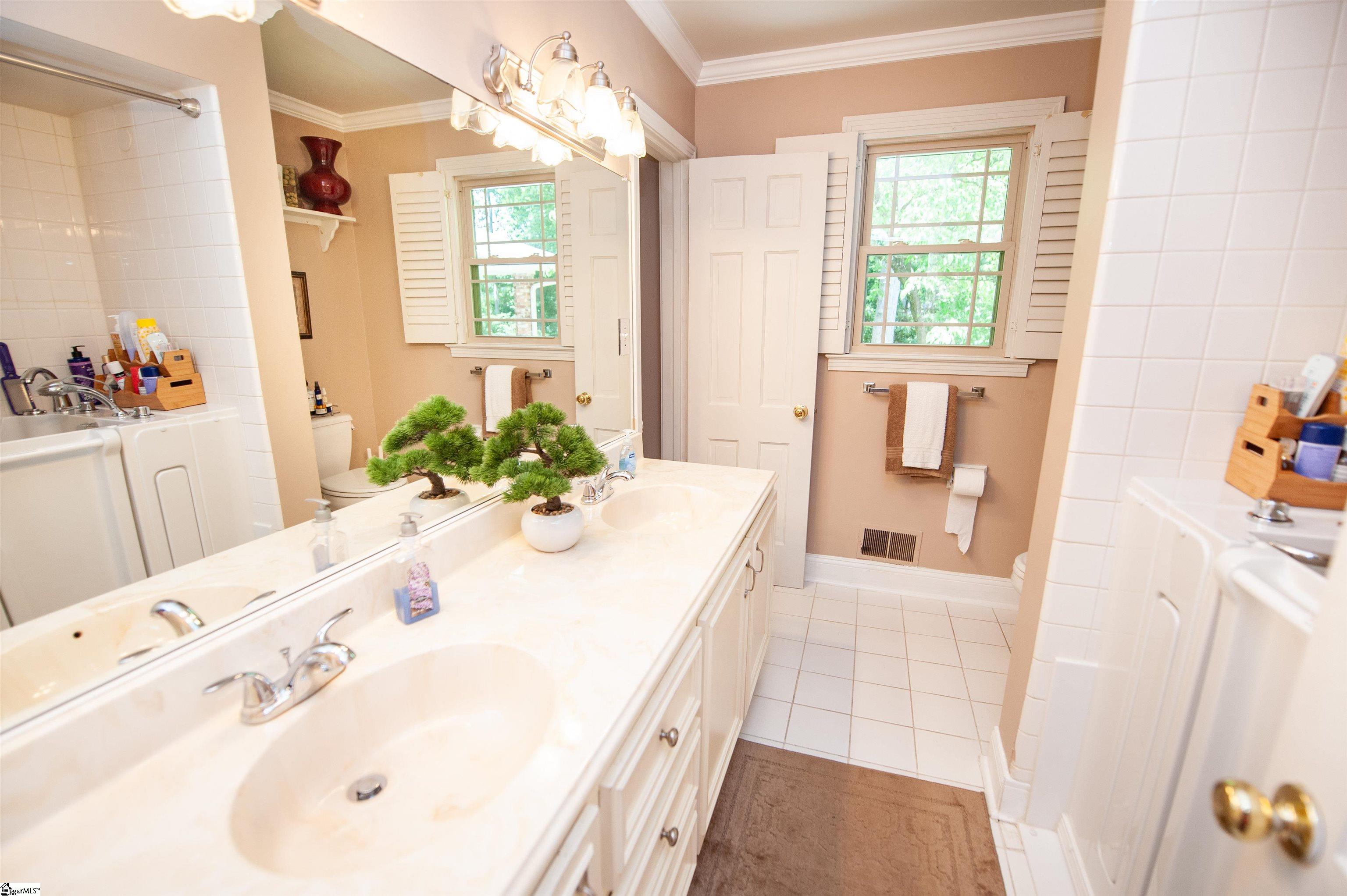 147 Hillbrook Drive Spartanburg, SC 29307