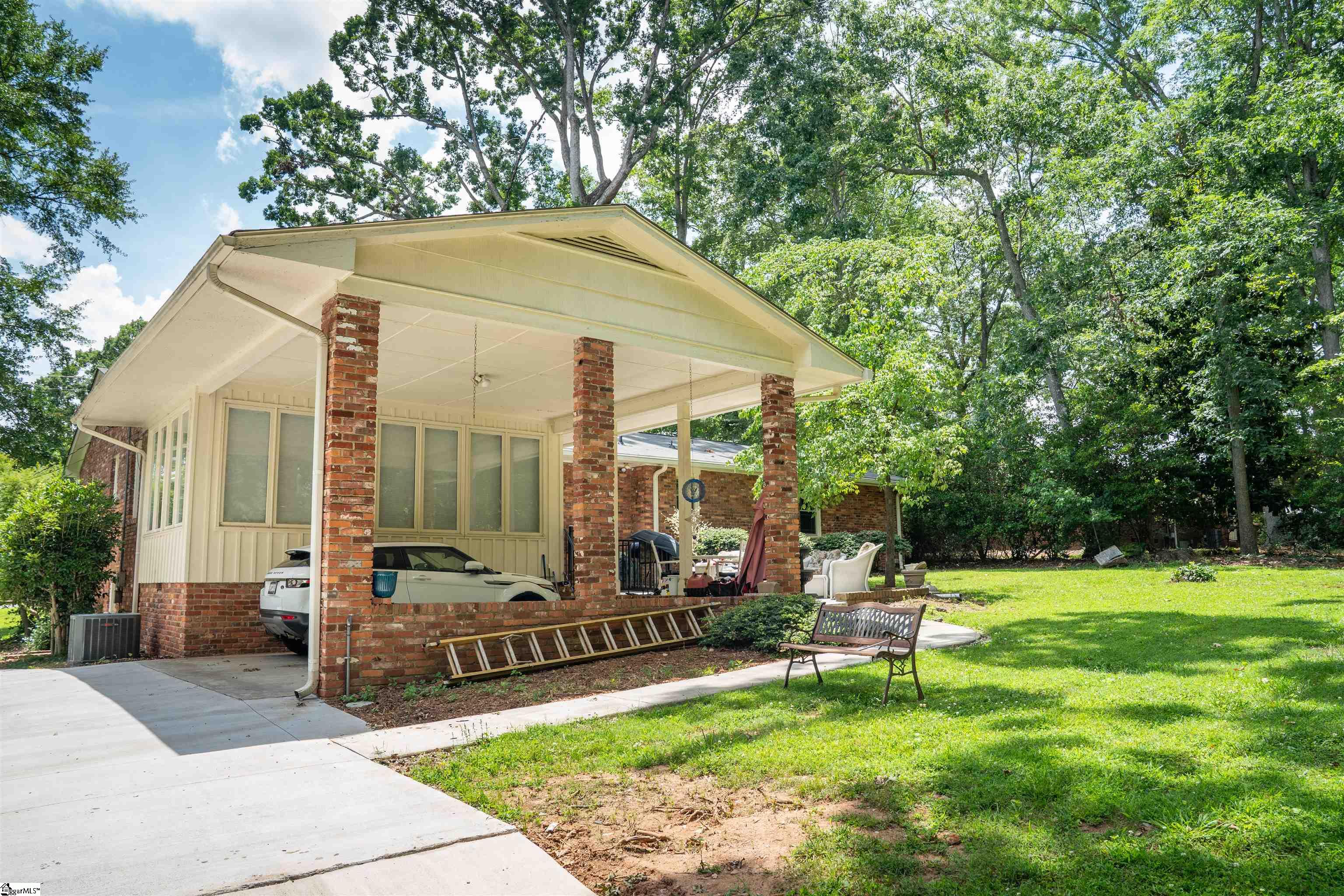 147 Hillbrook Drive Spartanburg, SC 29307