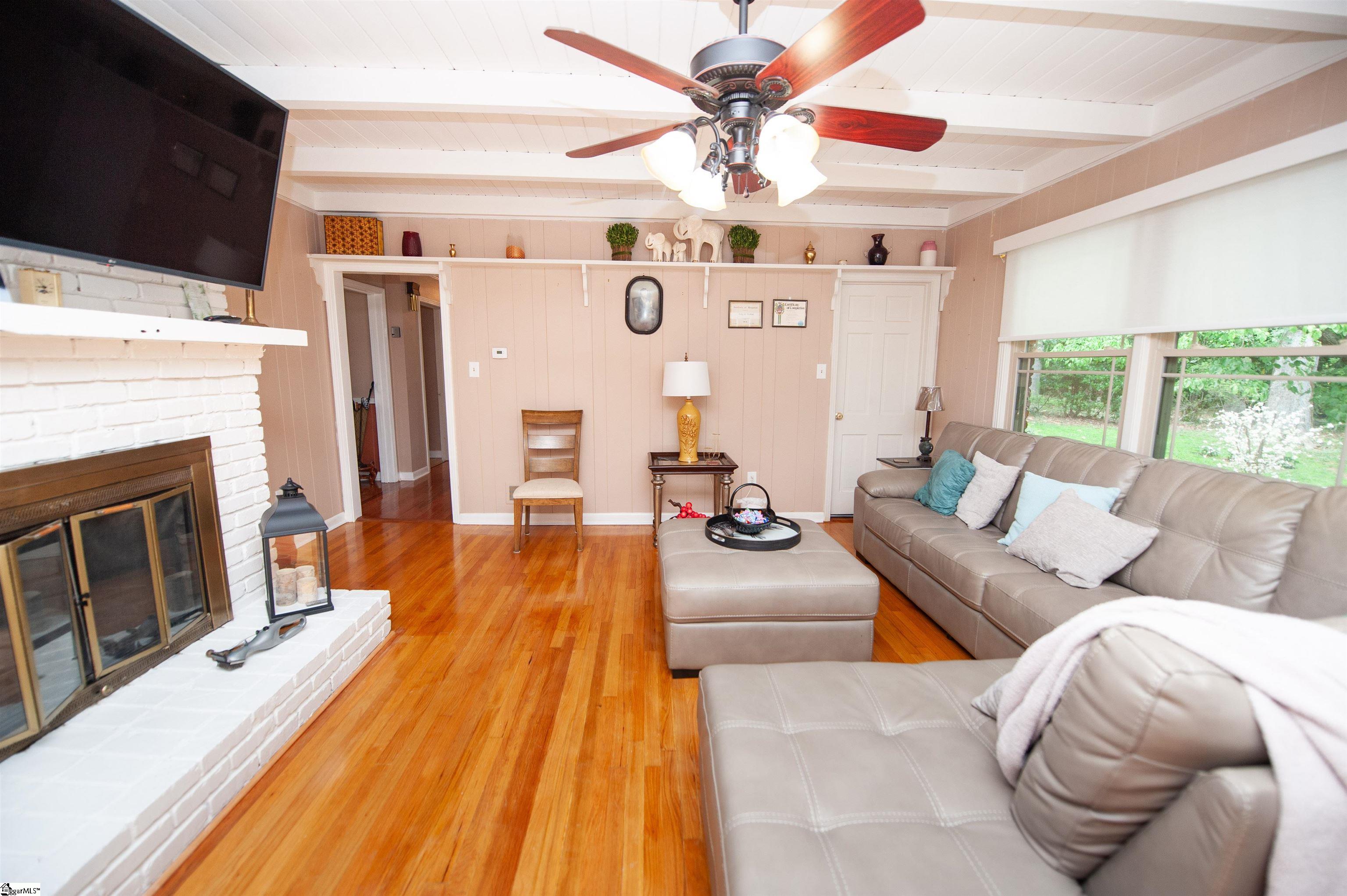 147 Hillbrook Drive Spartanburg, SC 29307