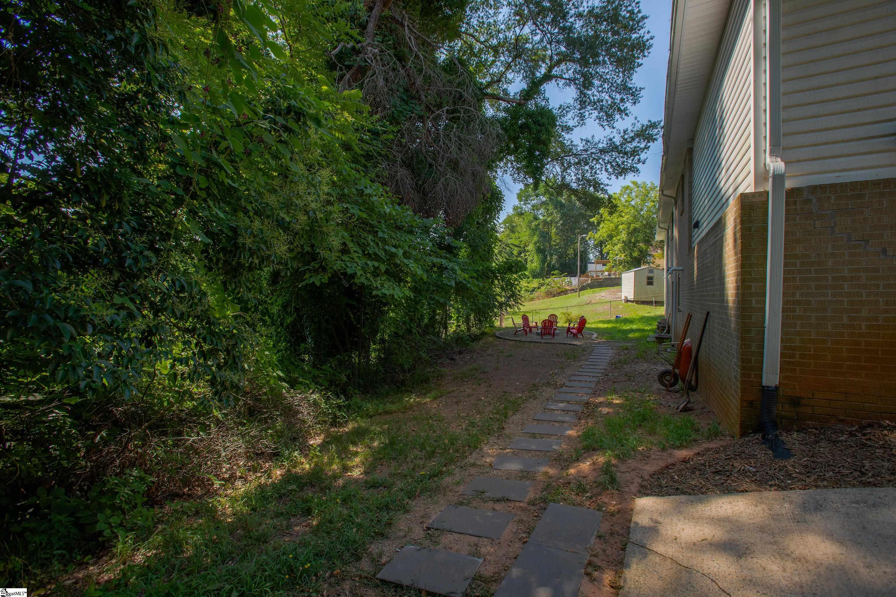 34 Pickens Drive Liberty, SC 29657-1131