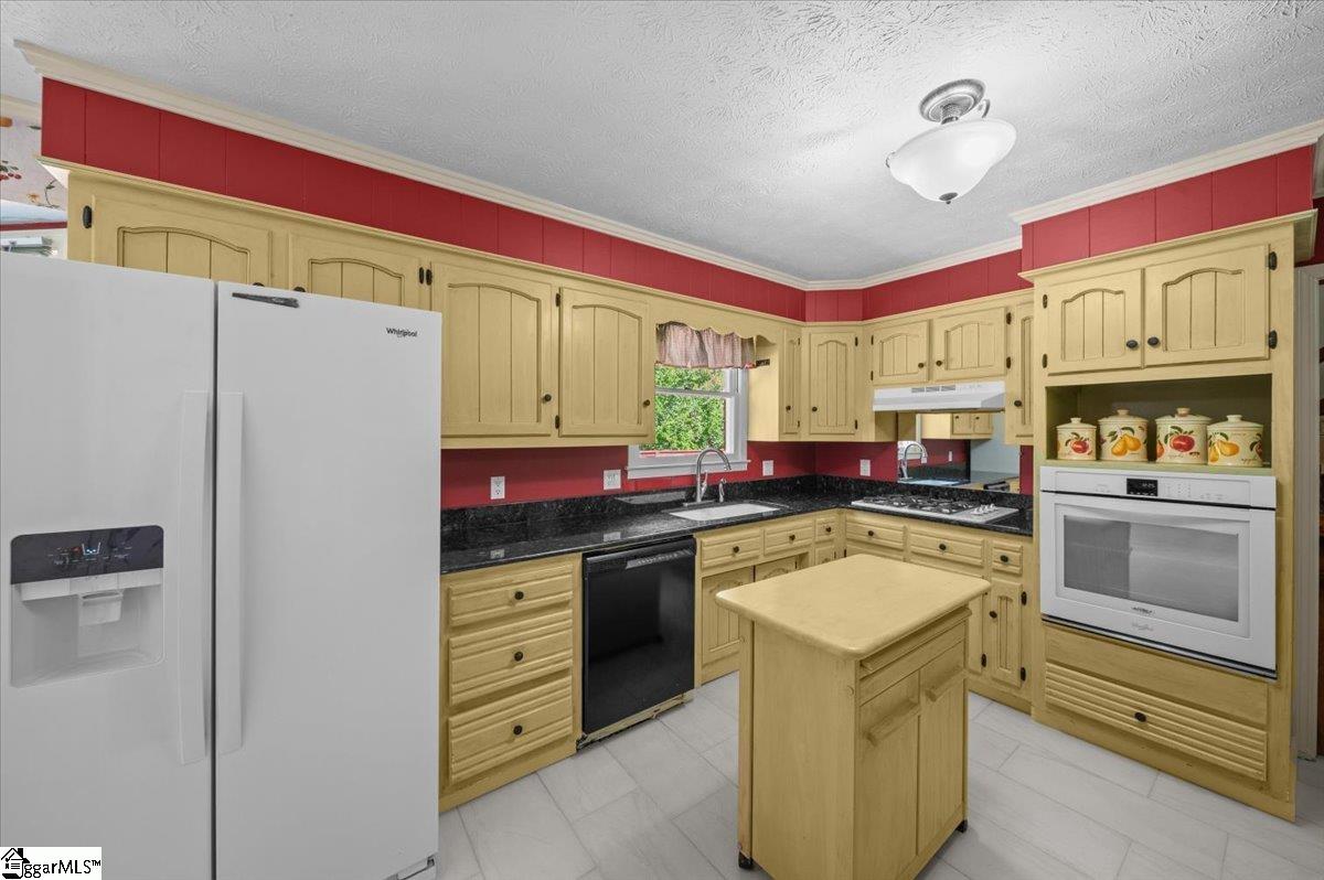 1 Dove Tree Road Greenville, SC 29615