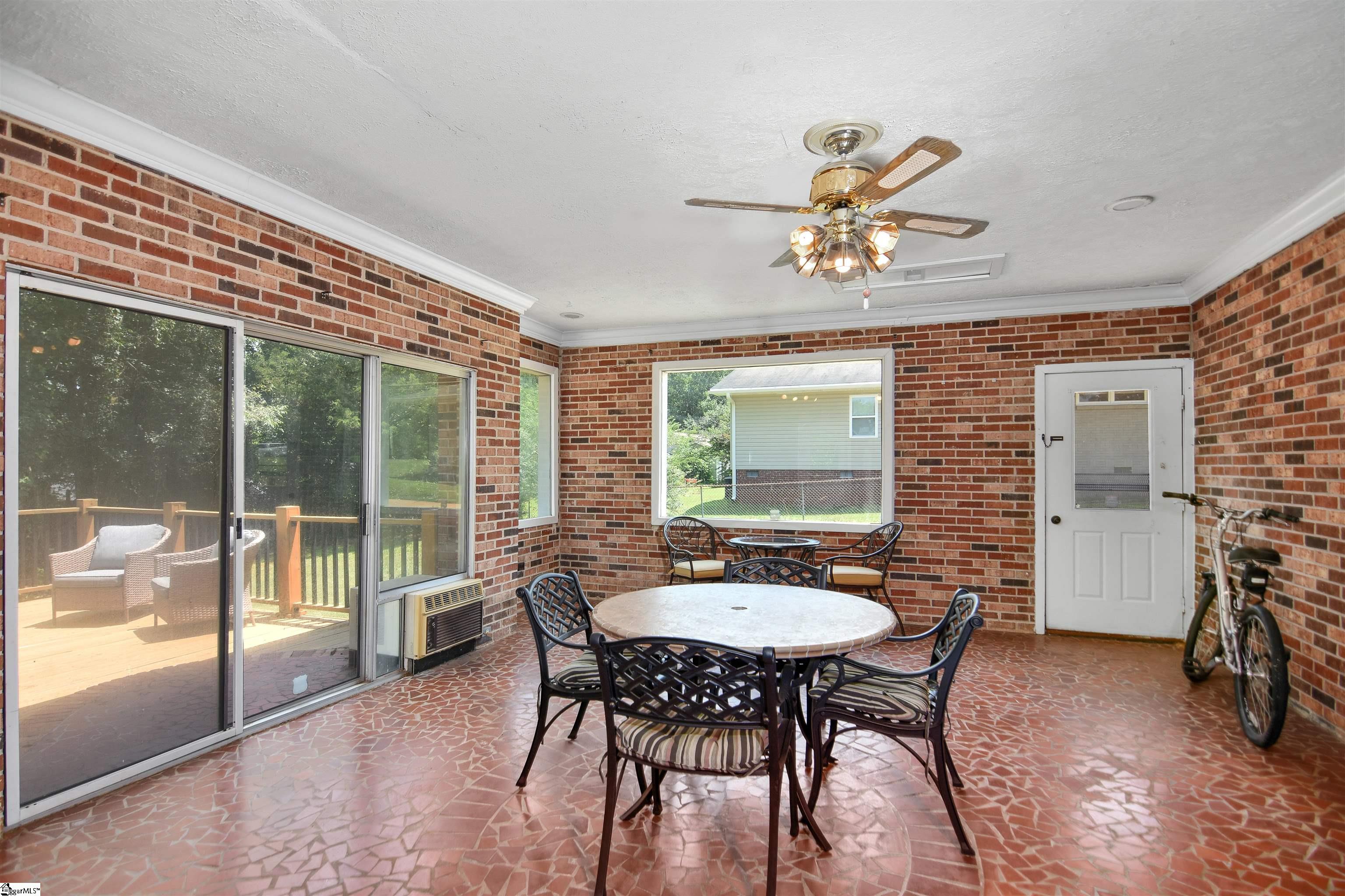 118 Knollview Drive Greenville, SC 29611
