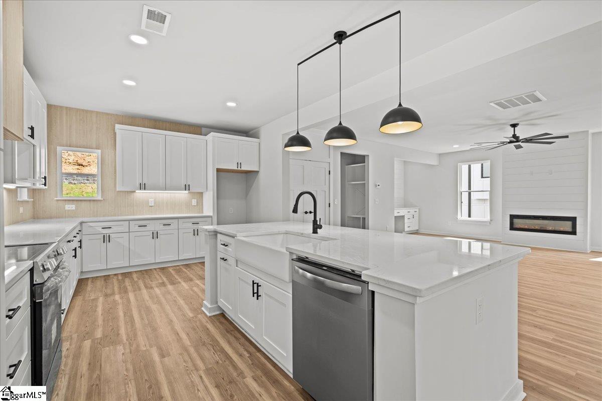 25 Harbor Drive Greenville, SC 29611
