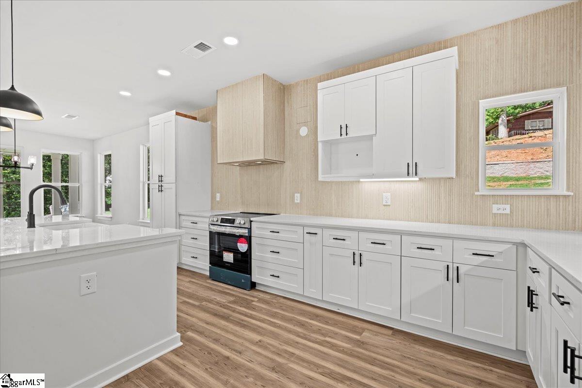 25 Harbor Drive Greenville, SC 29611