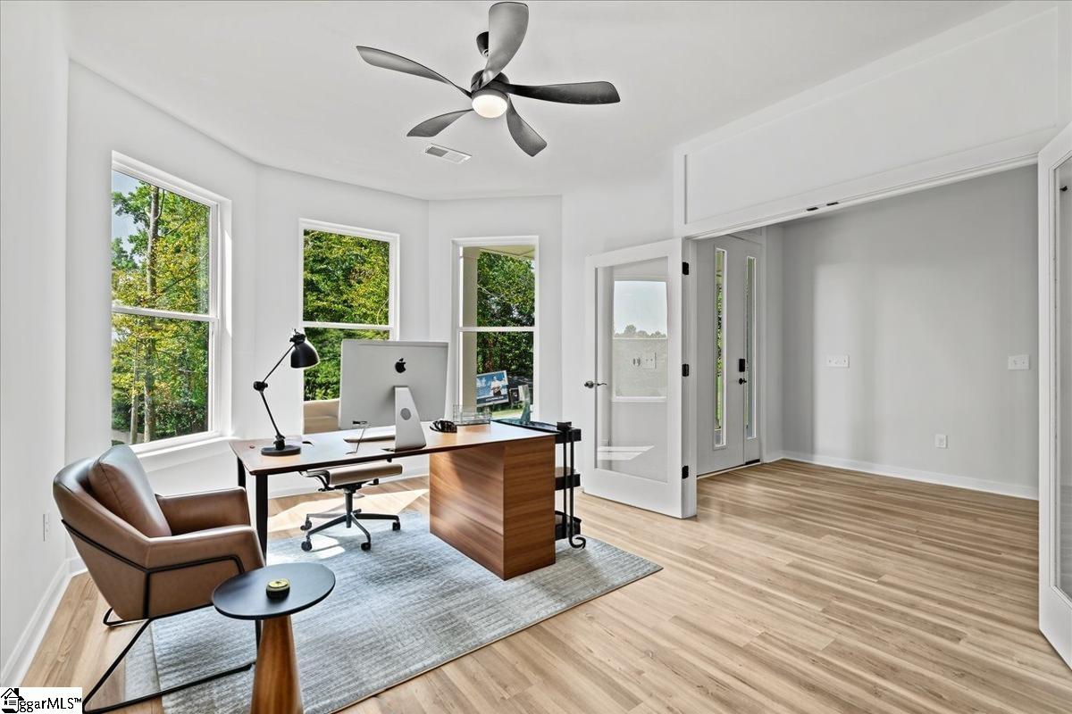 25 Harbor Drive Greenville, SC 29611