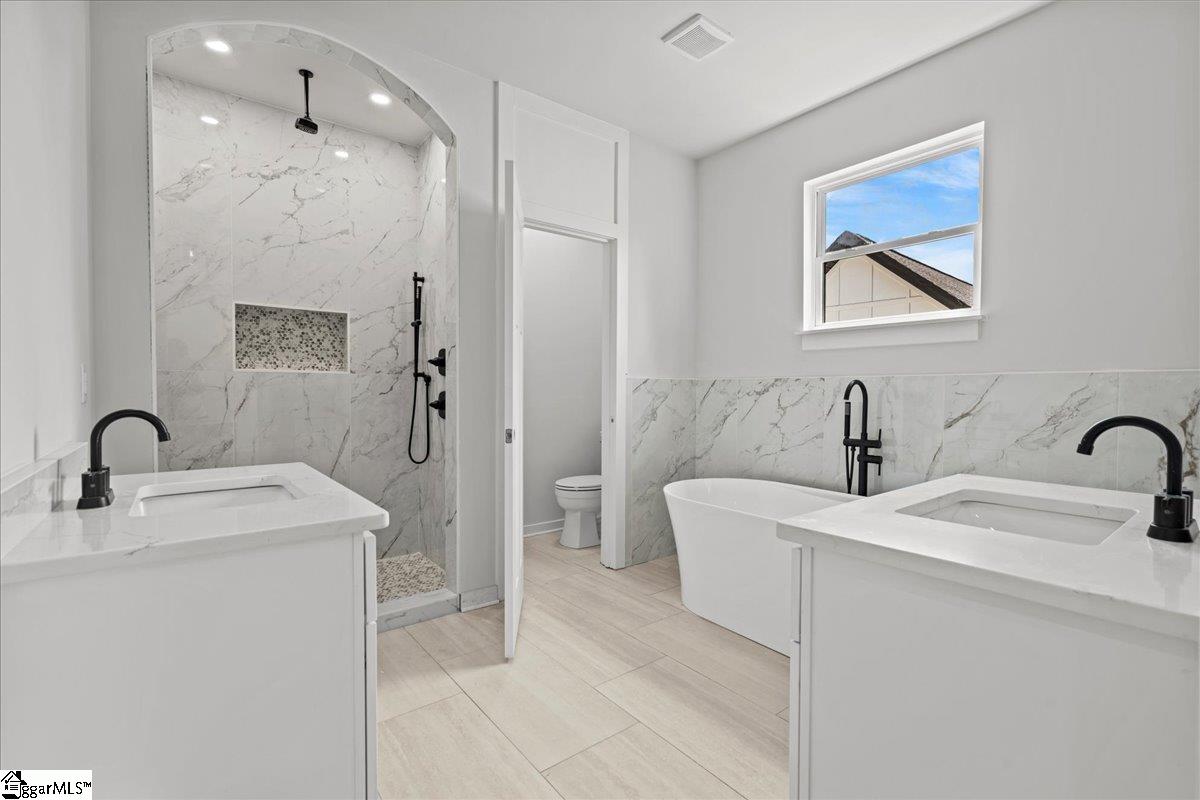 25 Harbor Drive Greenville, SC 29611