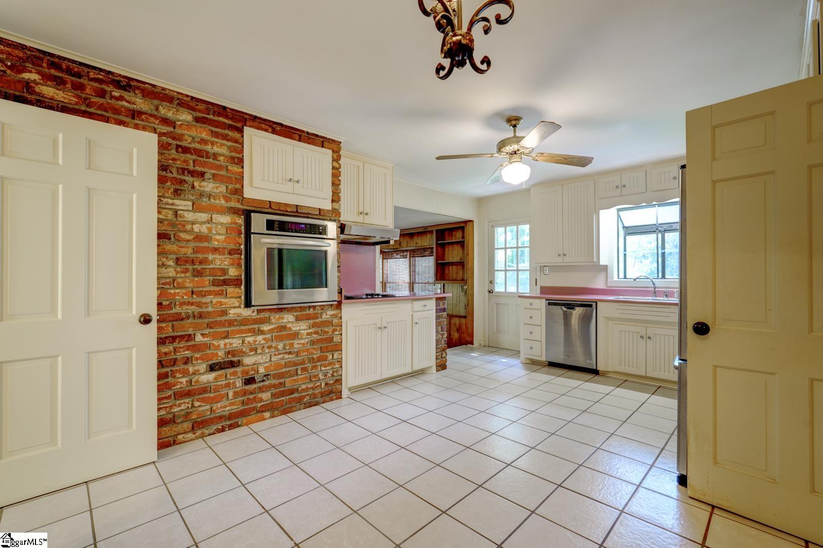 136 Henson Street Spartanburg, SC 29307
