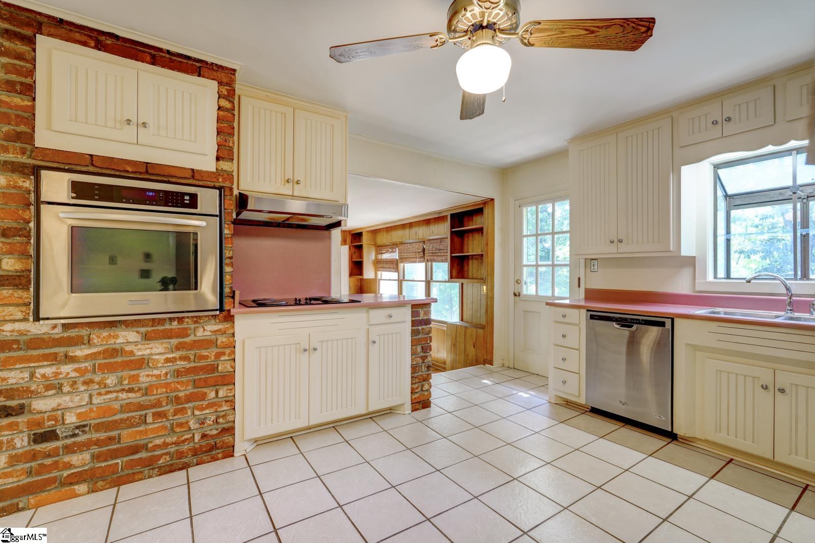 136 Henson Street Spartanburg, SC 29307