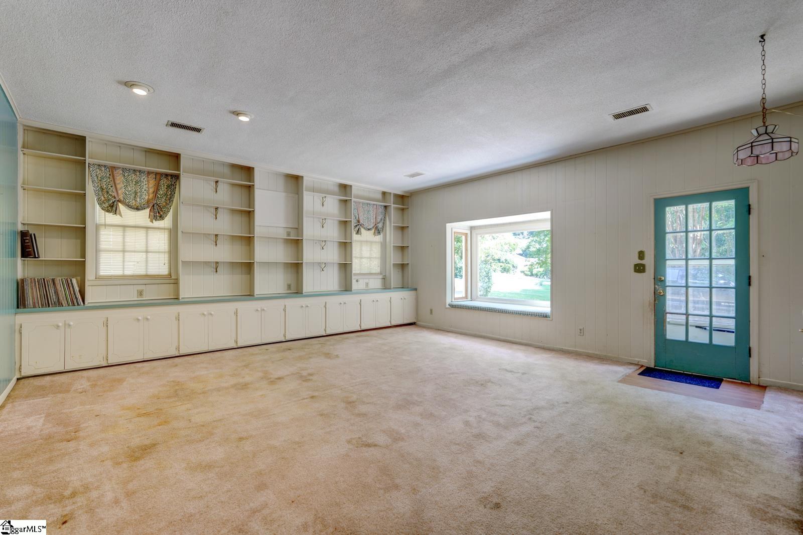 136 Henson Street Spartanburg, SC 29307