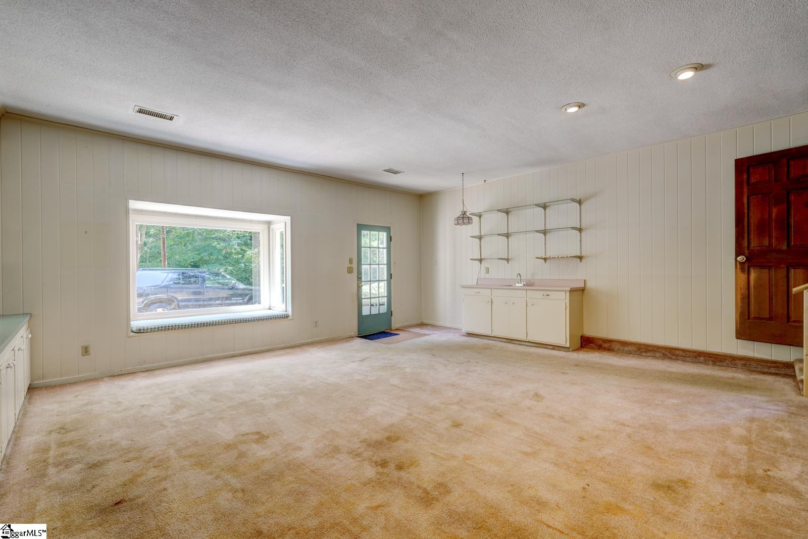 136 Henson Street Spartanburg, SC 29307
