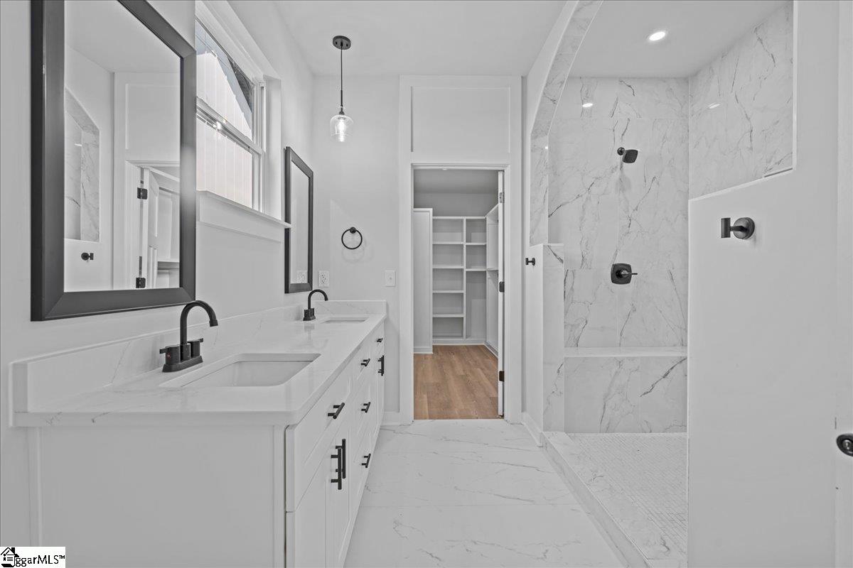 29 Harbor Drive Greenville, SC 29611