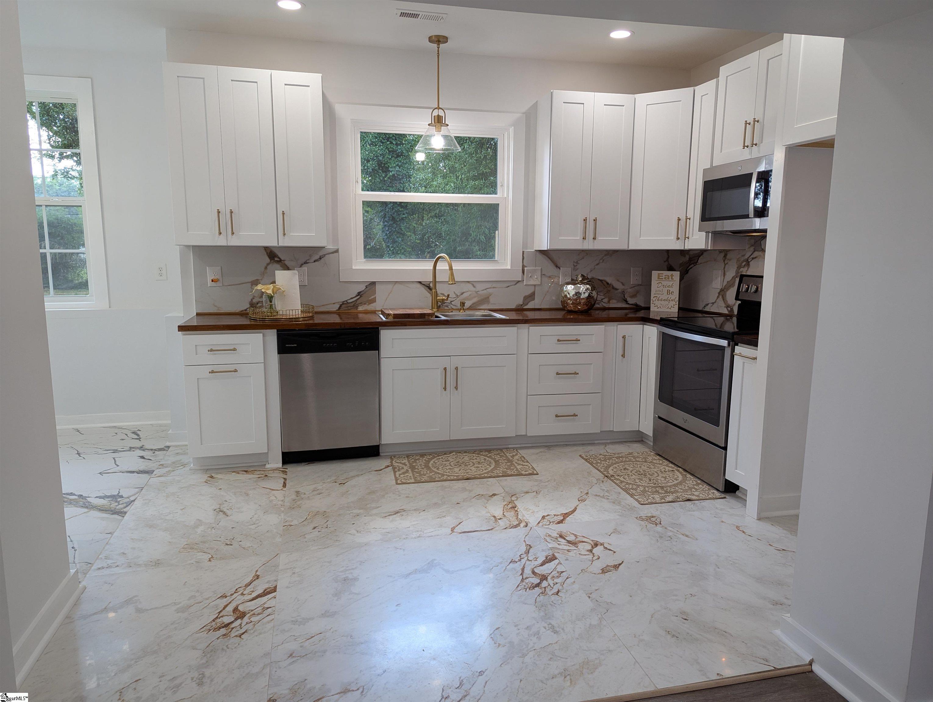 2115 Oakhurst Circle Spartanburg, SC 29302