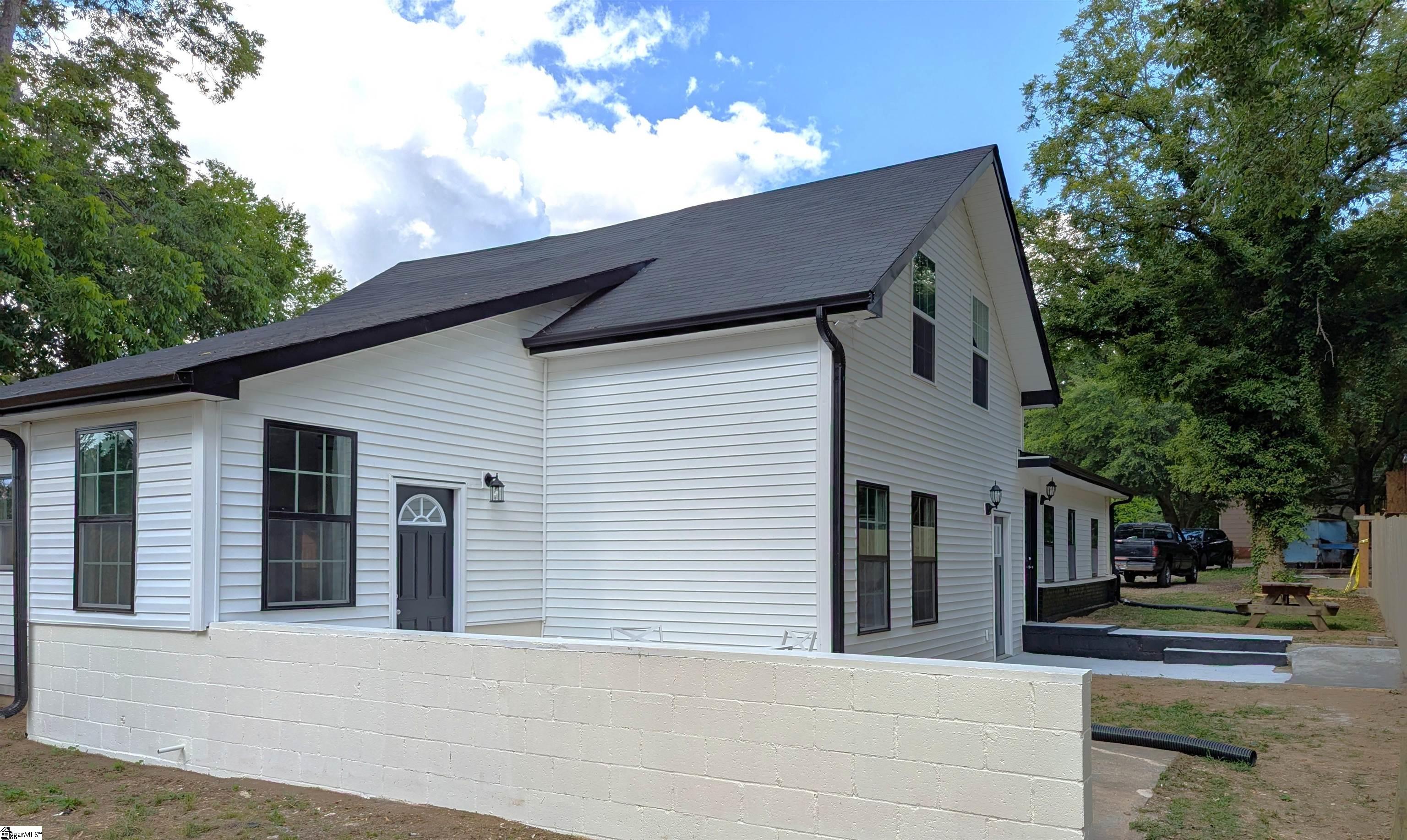 2115 Oakhurst Circle Spartanburg, SC 29302