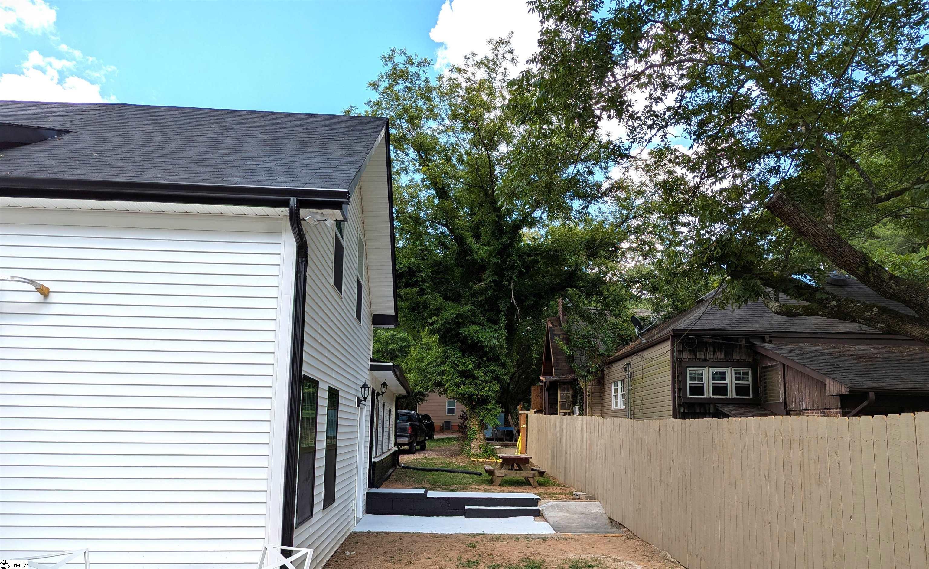 2115 Oakhurst Circle Spartanburg, SC 29302