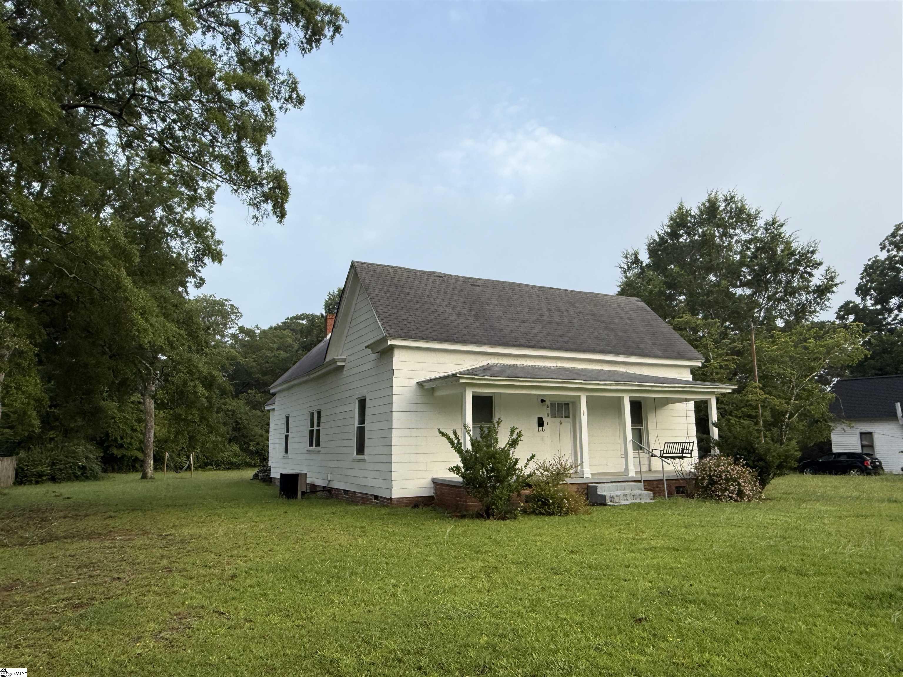 810 Chestnut Street Laurens, SC 29360
