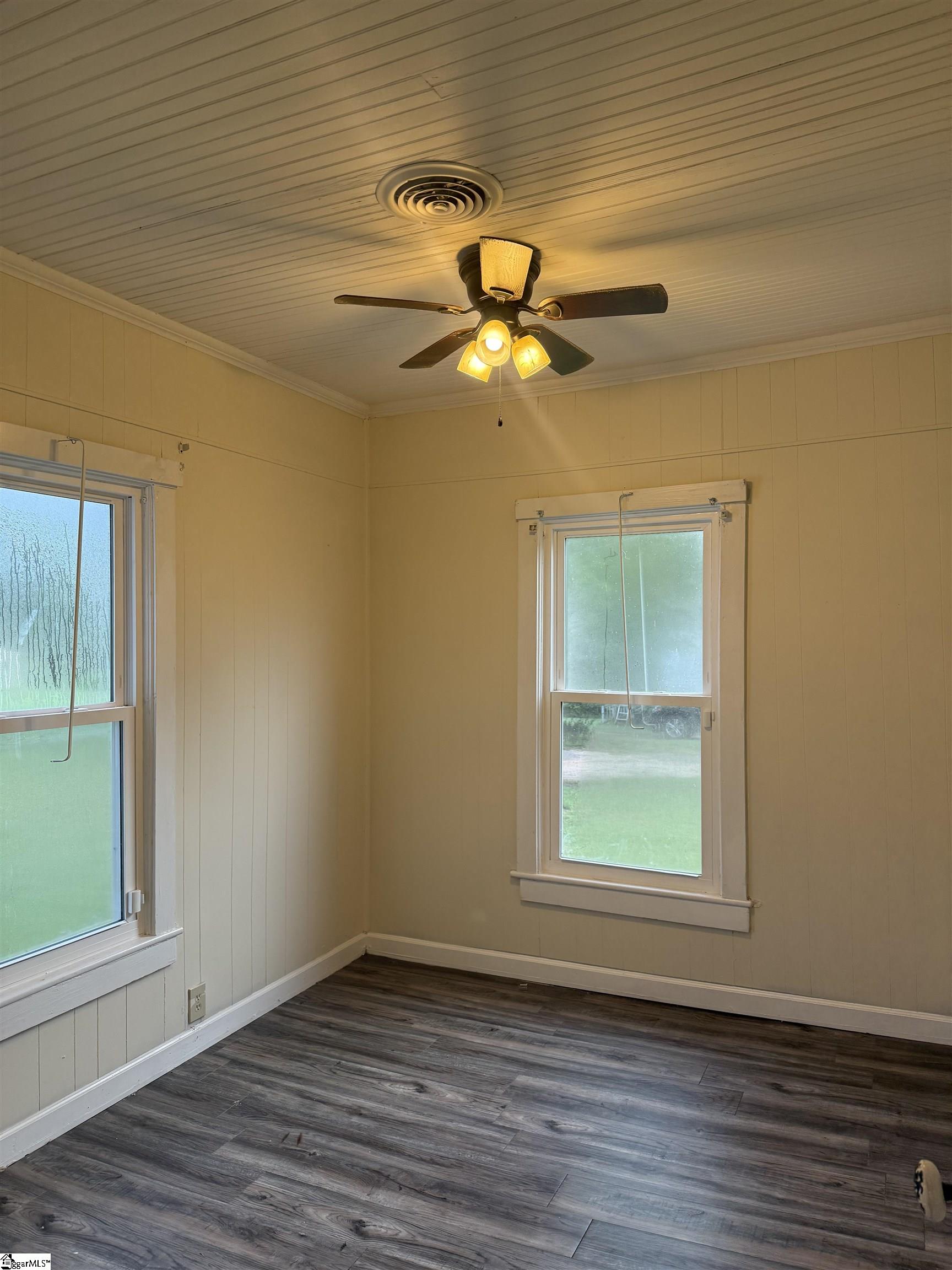 810 Chestnut Street Laurens, SC 29360