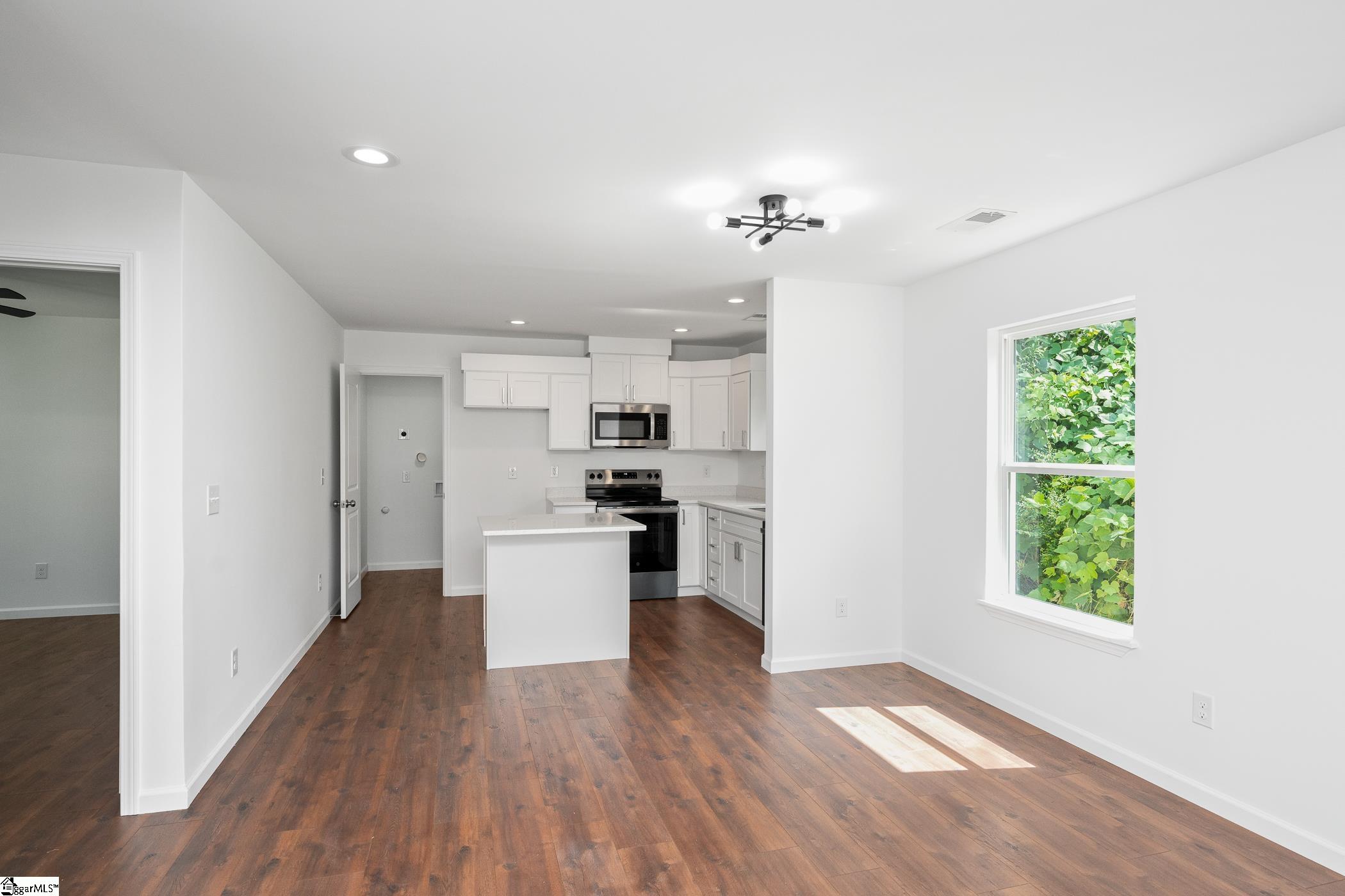 558 S Center Street Spartanburg, SC 29301