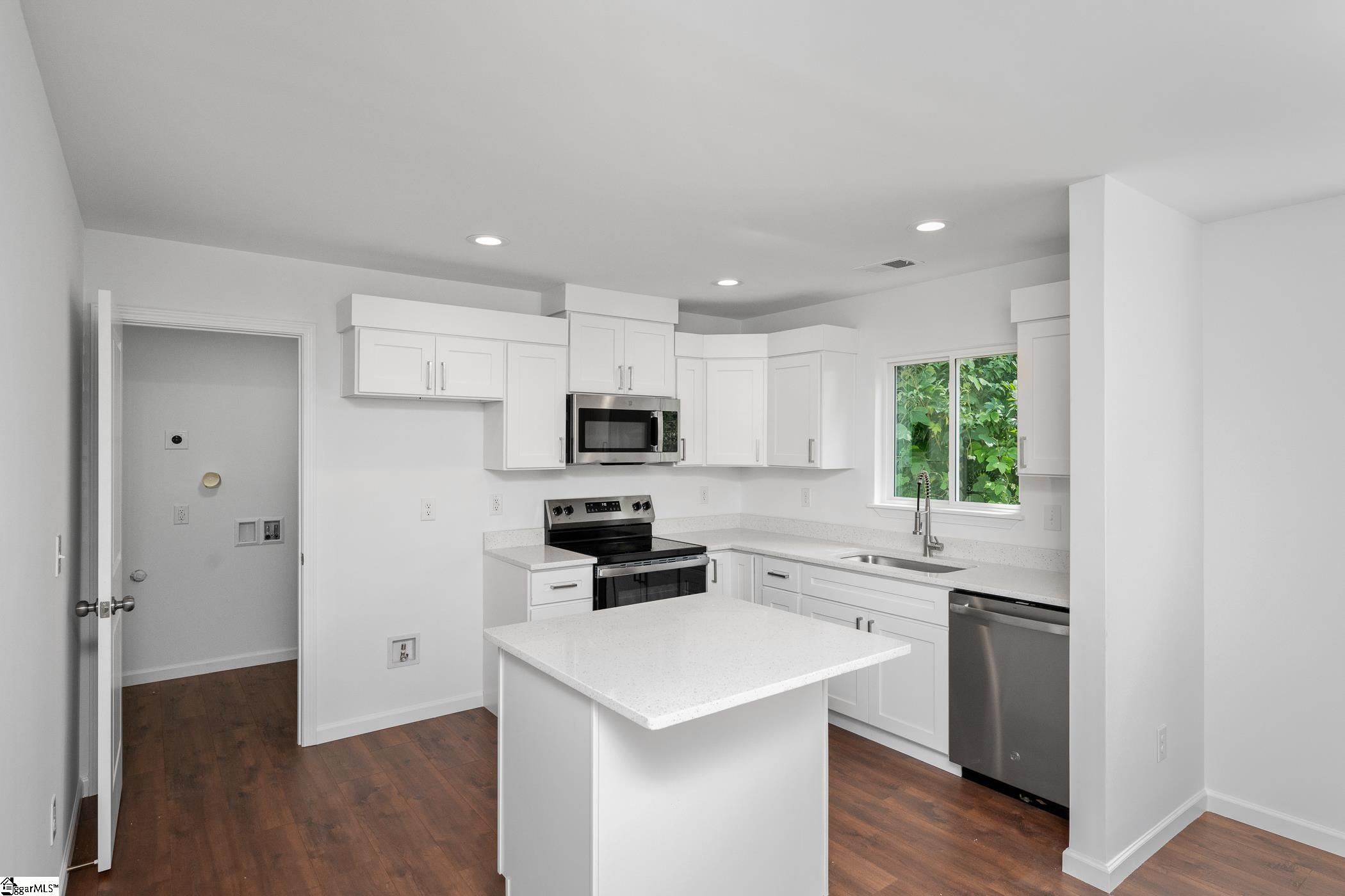 558 S Center Street Spartanburg, SC 29301