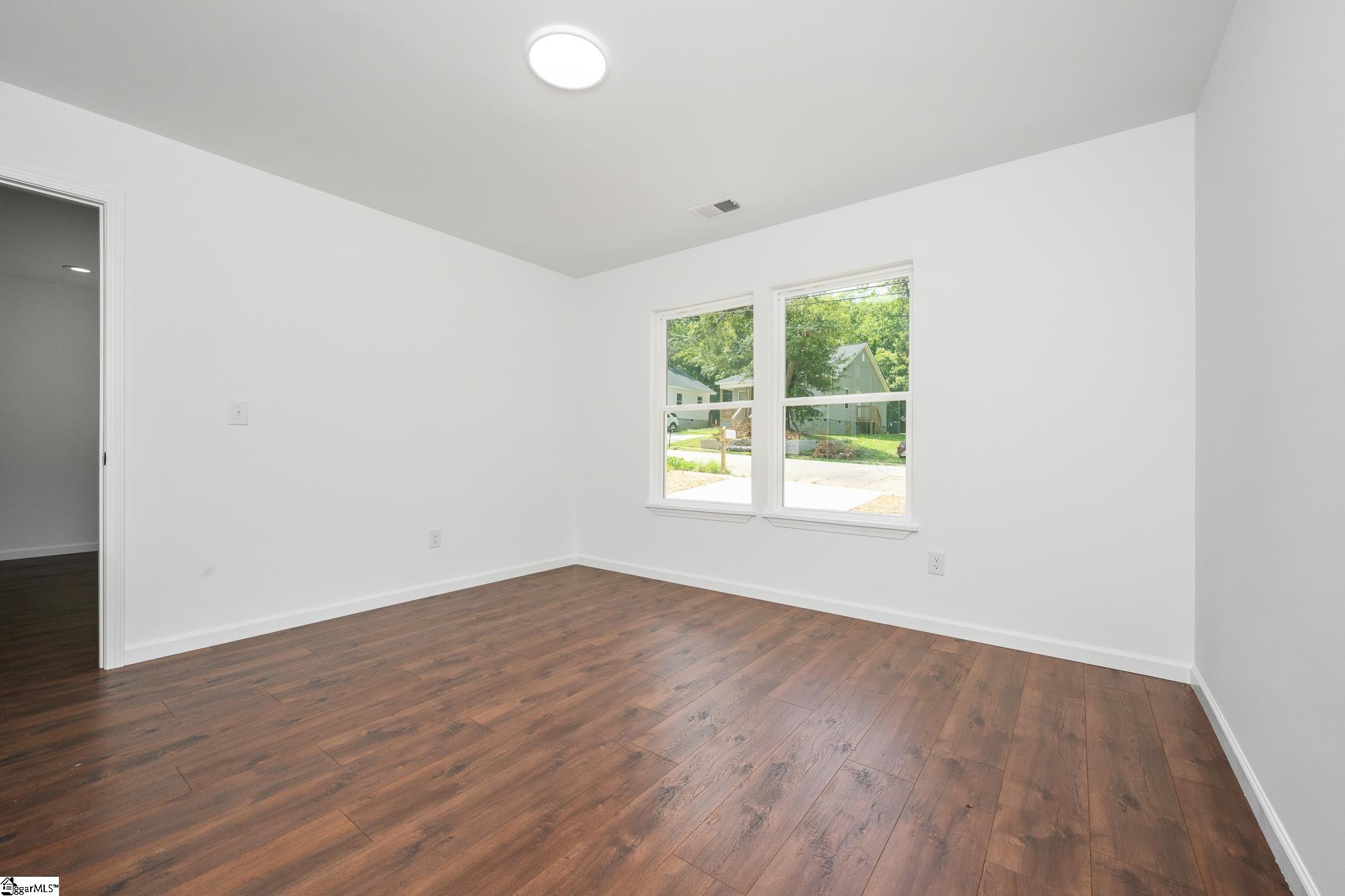 558 S Center Street Spartanburg, SC 29301