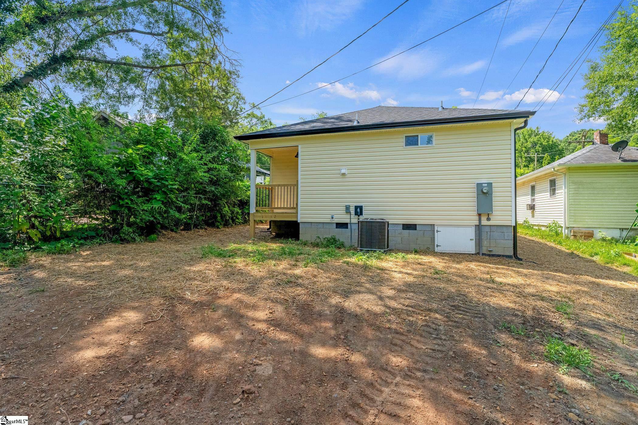 558 S Center Street Spartanburg, SC 29301