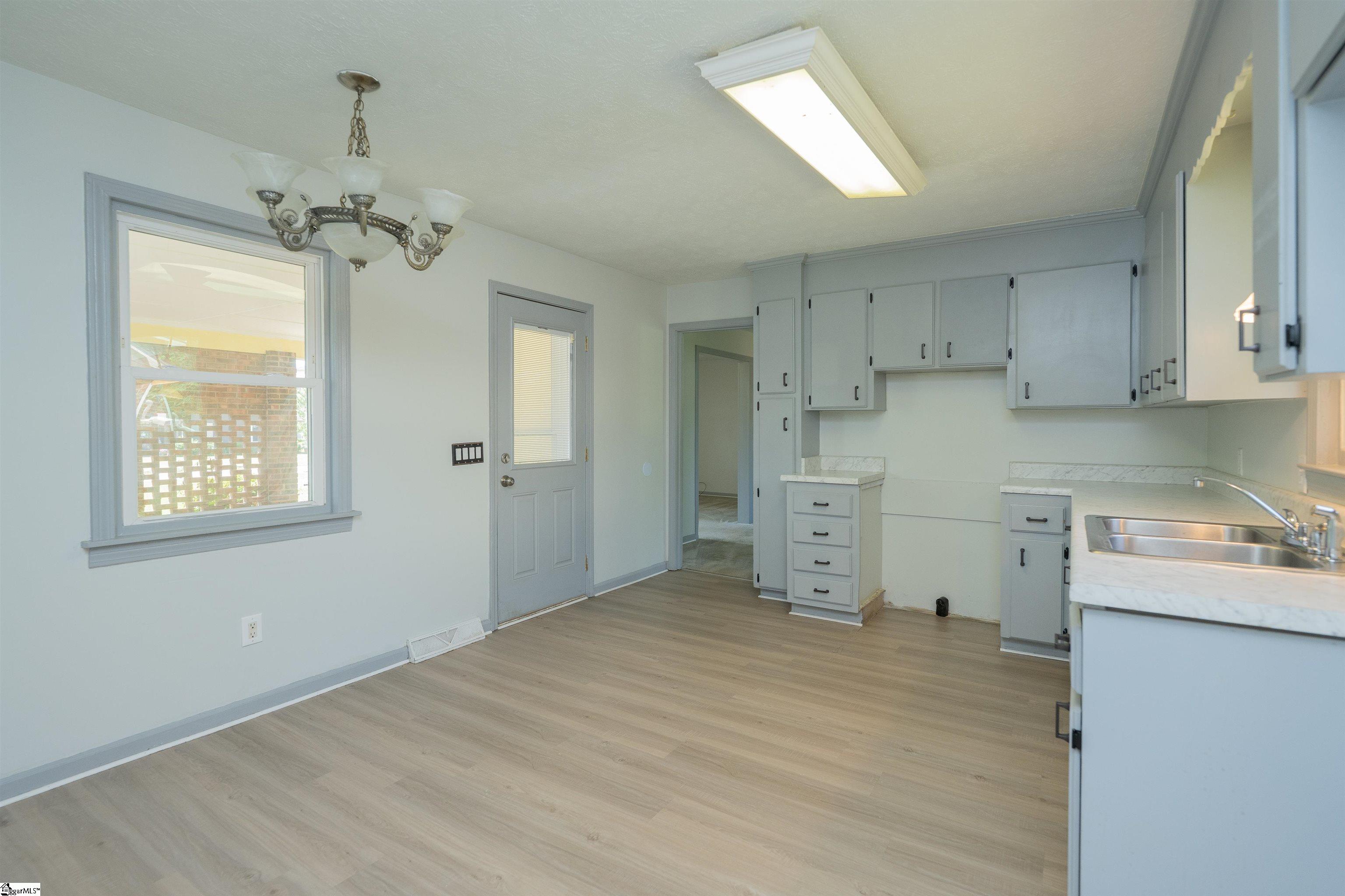 1 Riverwood Circle Greenville, SC 29617