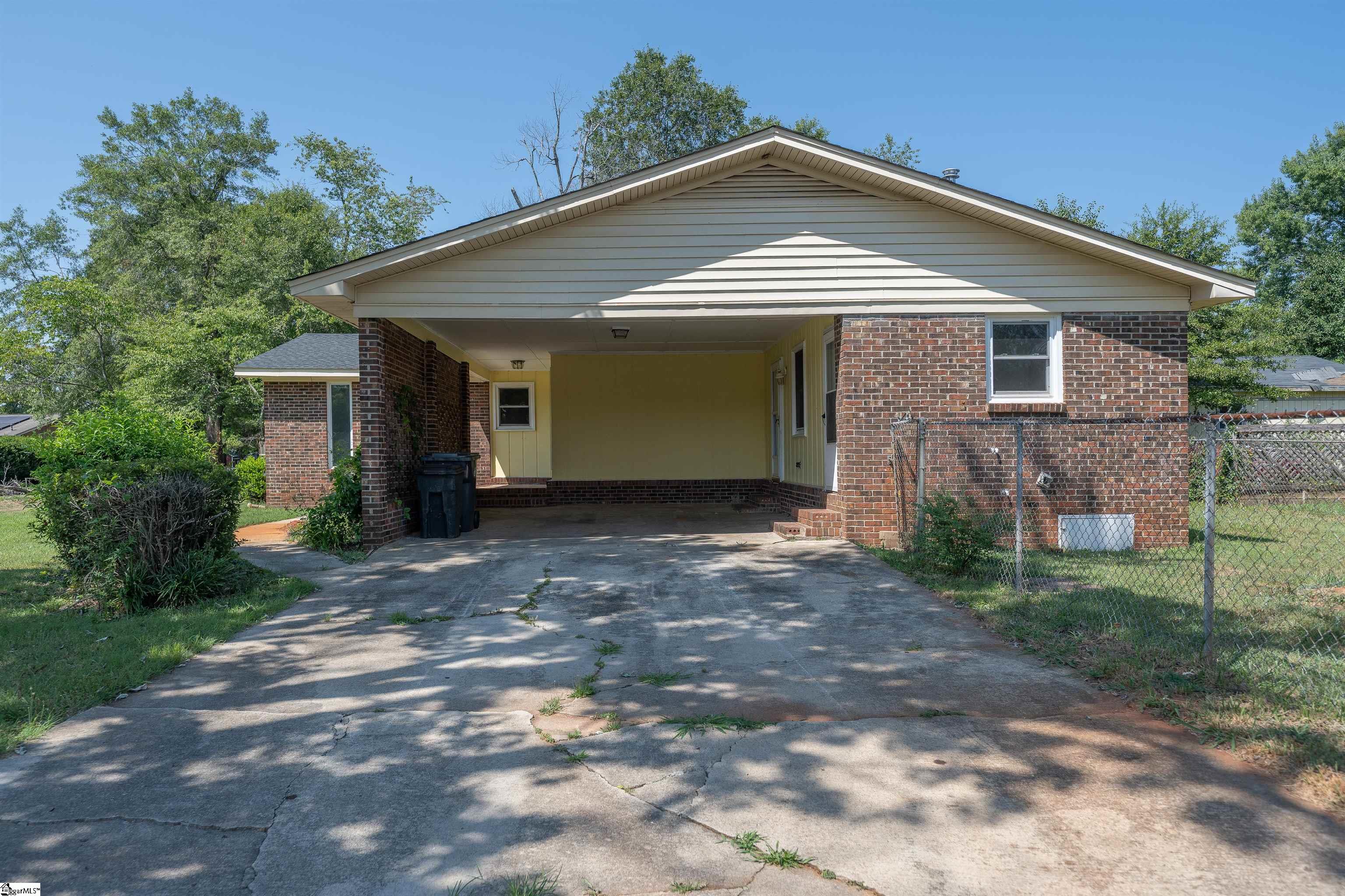 1 Riverwood Circle Greenville, SC 29617