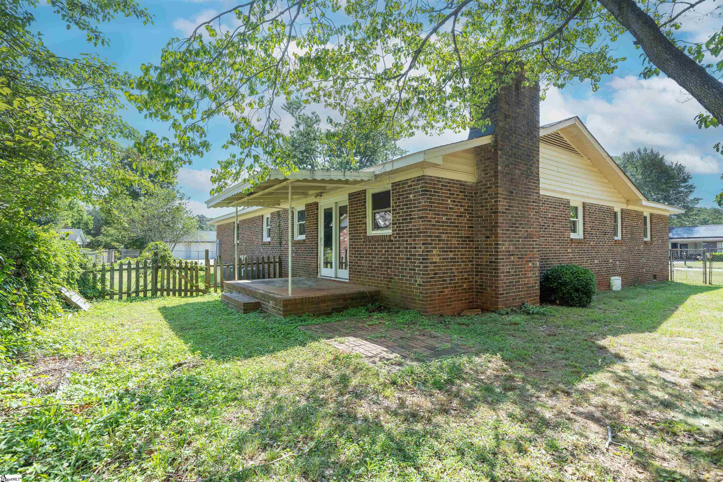 1 Riverwood Circle Greenville, SC 29617