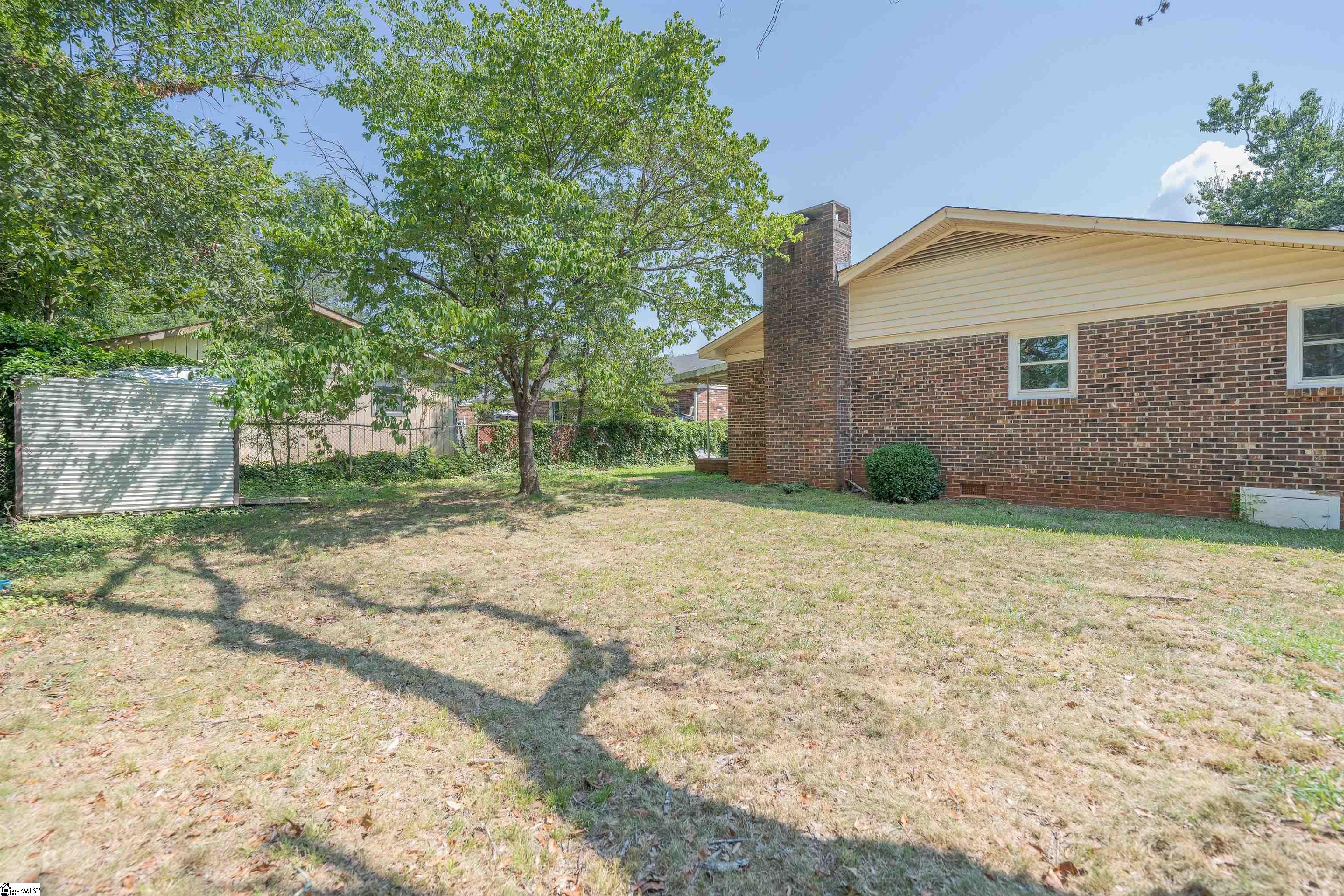 1 Riverwood Circle Greenville, SC 29617