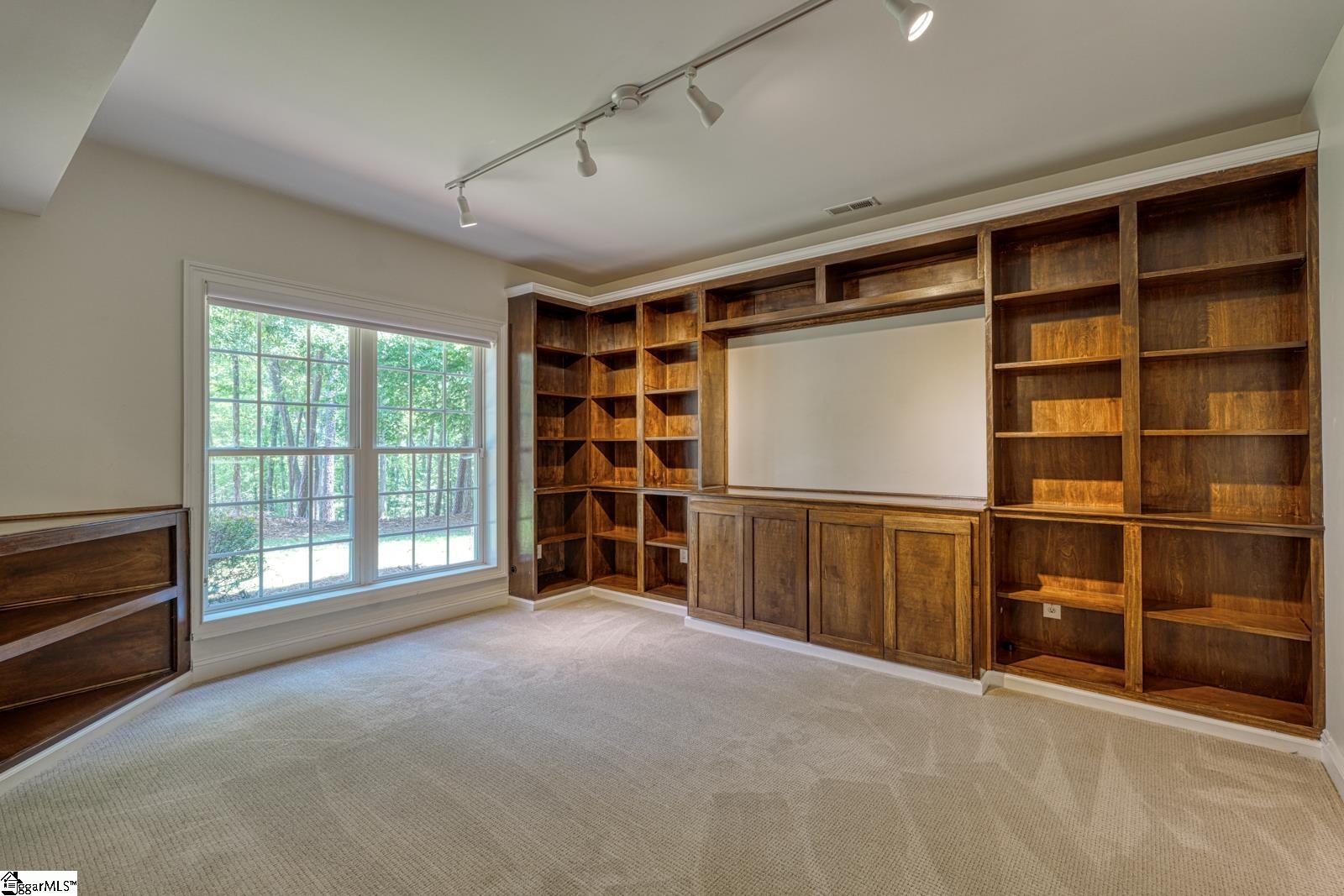 608 Virginia Pine Court Spartanburg, SC 29306