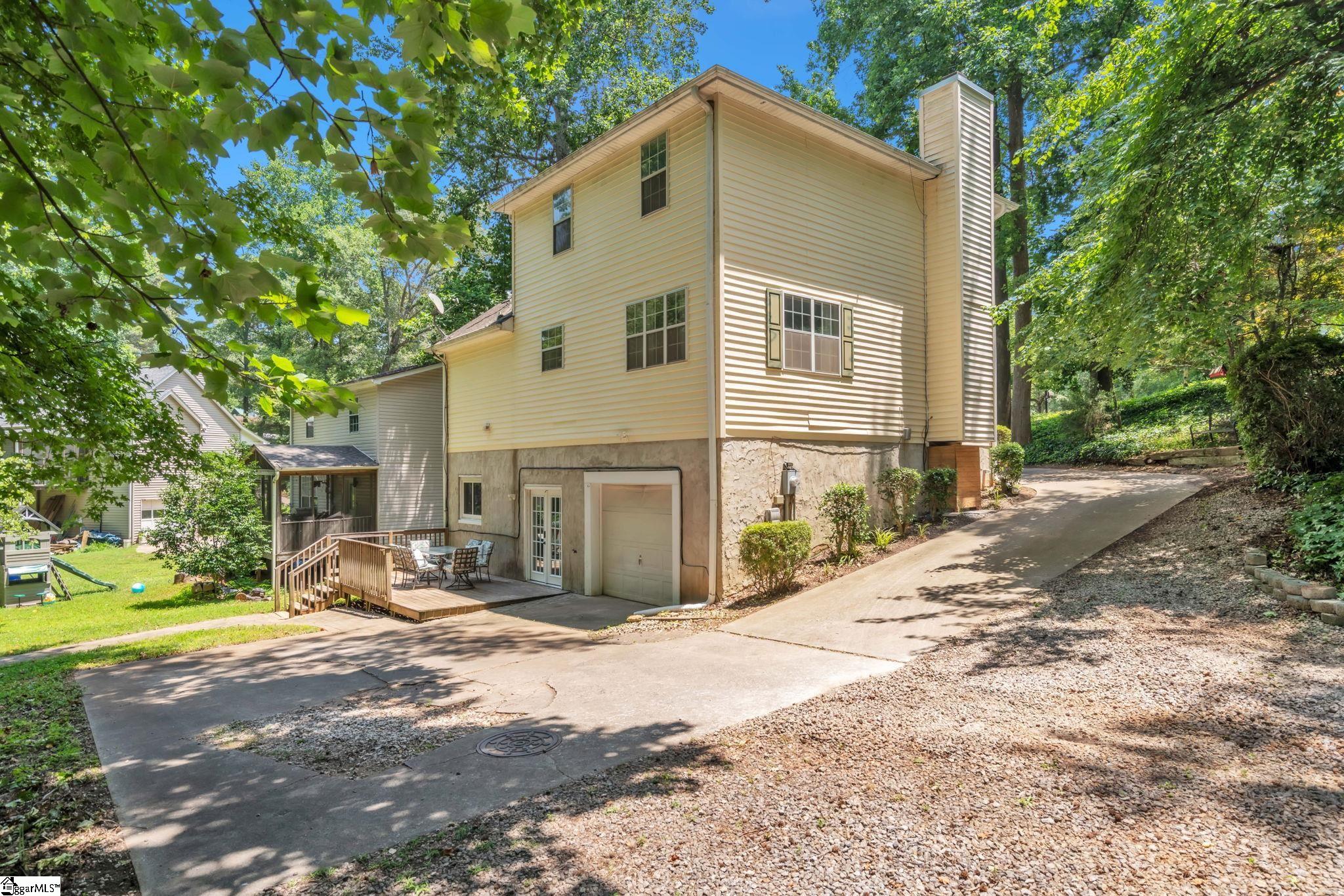 1221 Winding Way Taylors, SC 29687