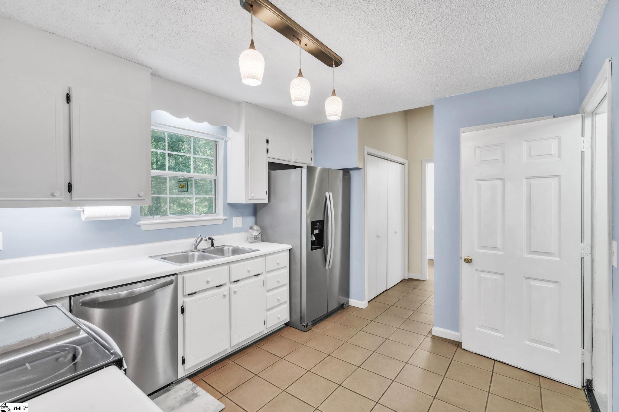 1221 Winding Way Taylors, SC 29687