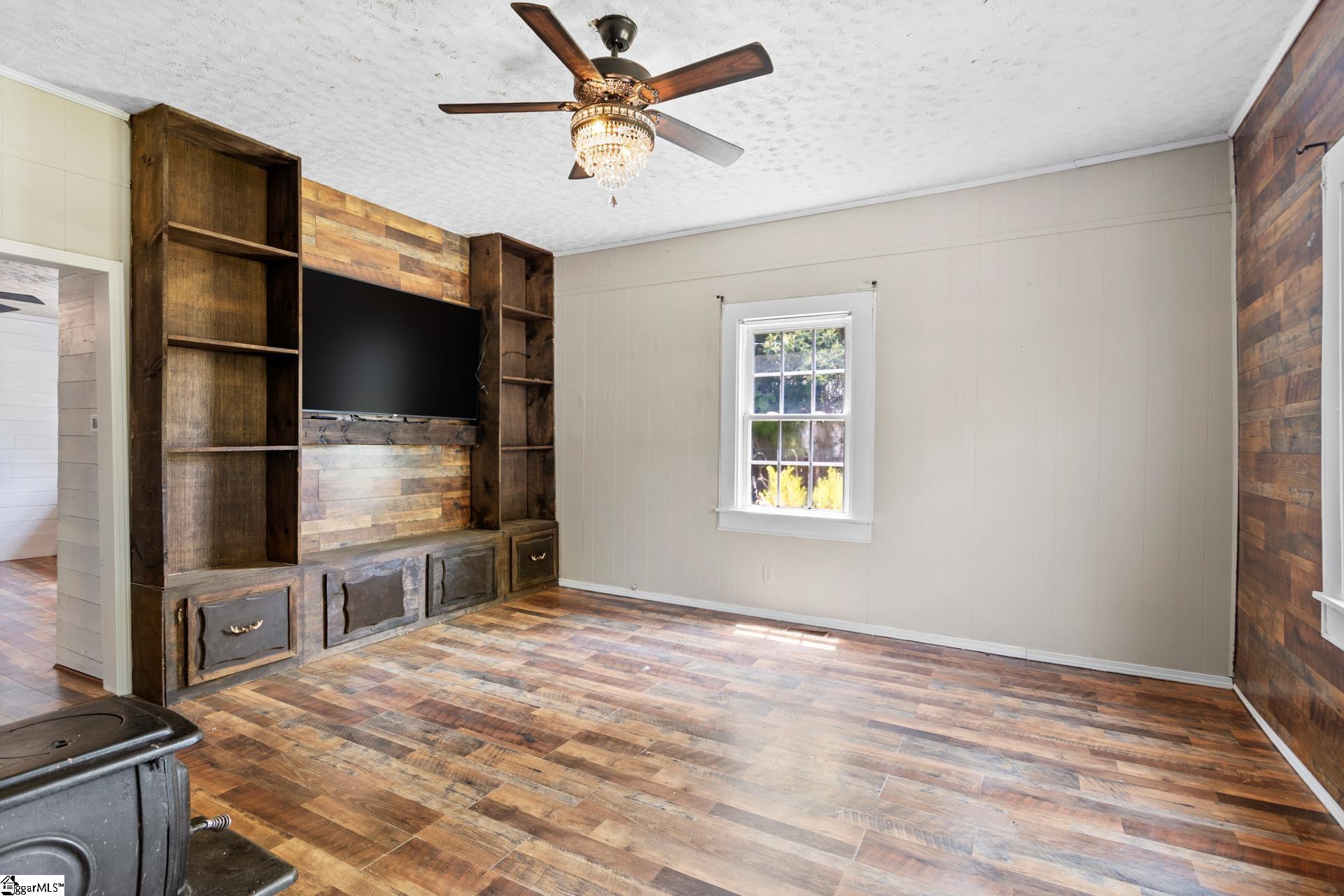 118 Whitmire Highway Joanna, SC 29351