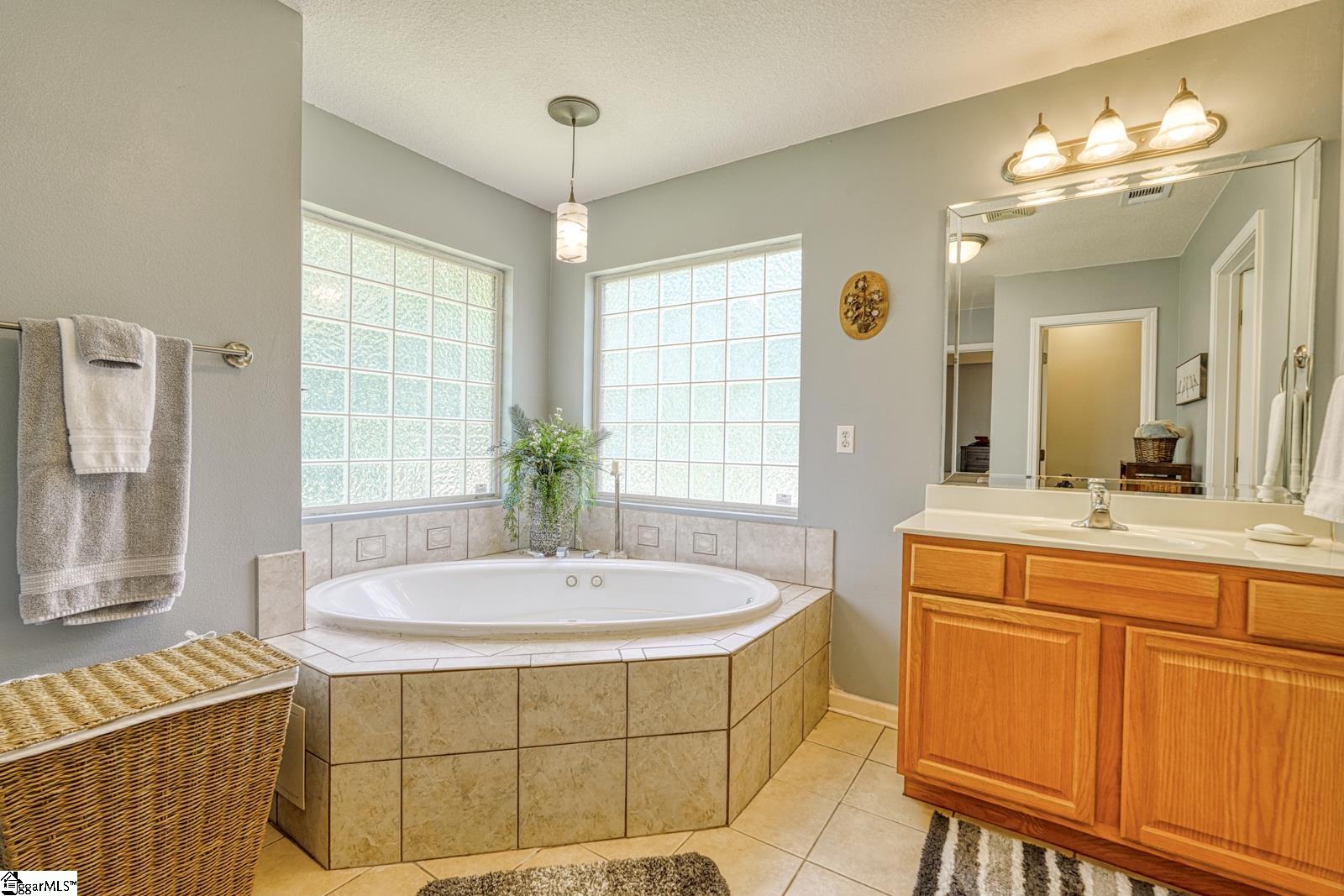 316 Crestview Lane Spartanburg, SC 29301